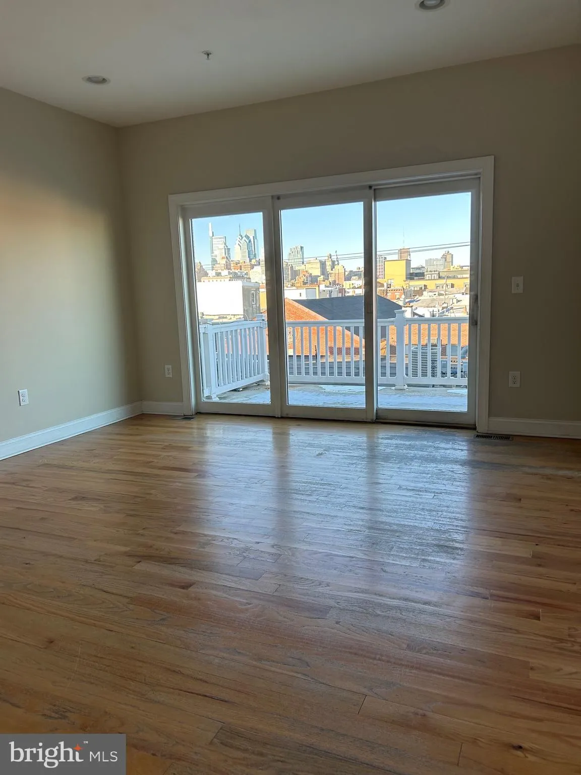 Philadelphia, Pennsylvania 19147, United States, 2 Bedrooms Bedrooms, ,2 BathroomsBathrooms,Residential,Pending,24007