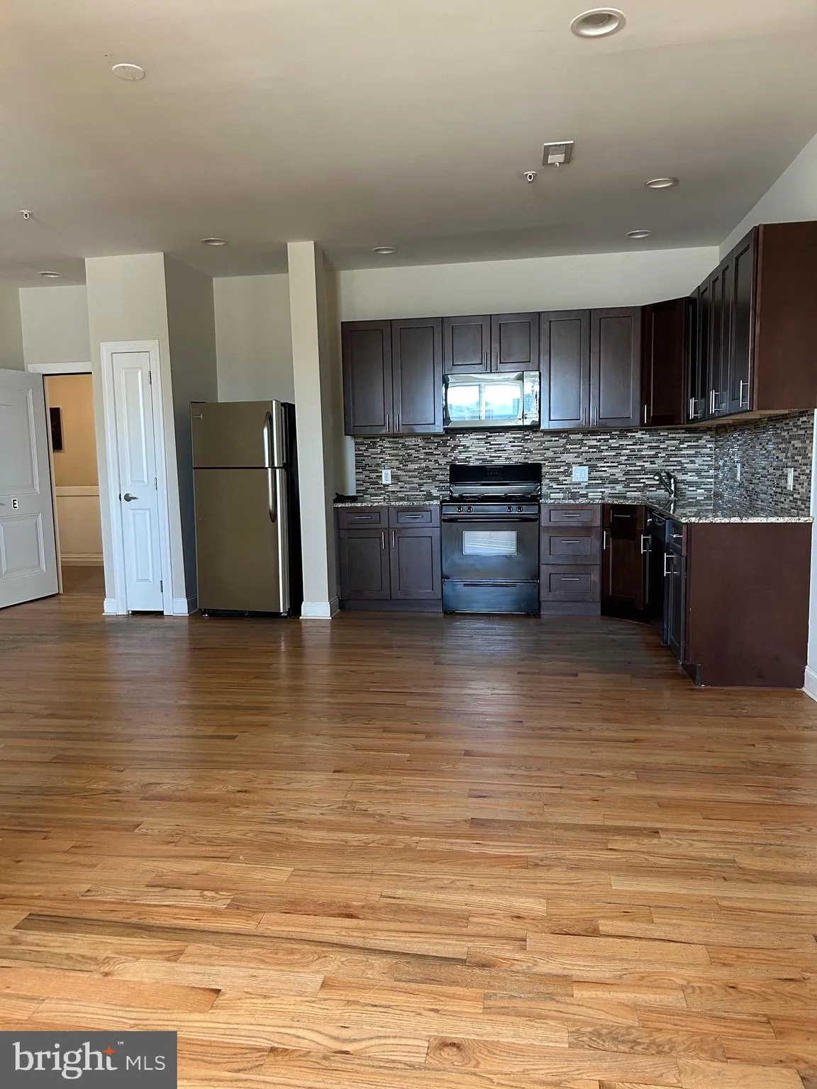 Philadelphia, Pennsylvania 19147, United States, 2 Bedrooms Bedrooms, ,2 BathroomsBathrooms,Residential,Pending,24007