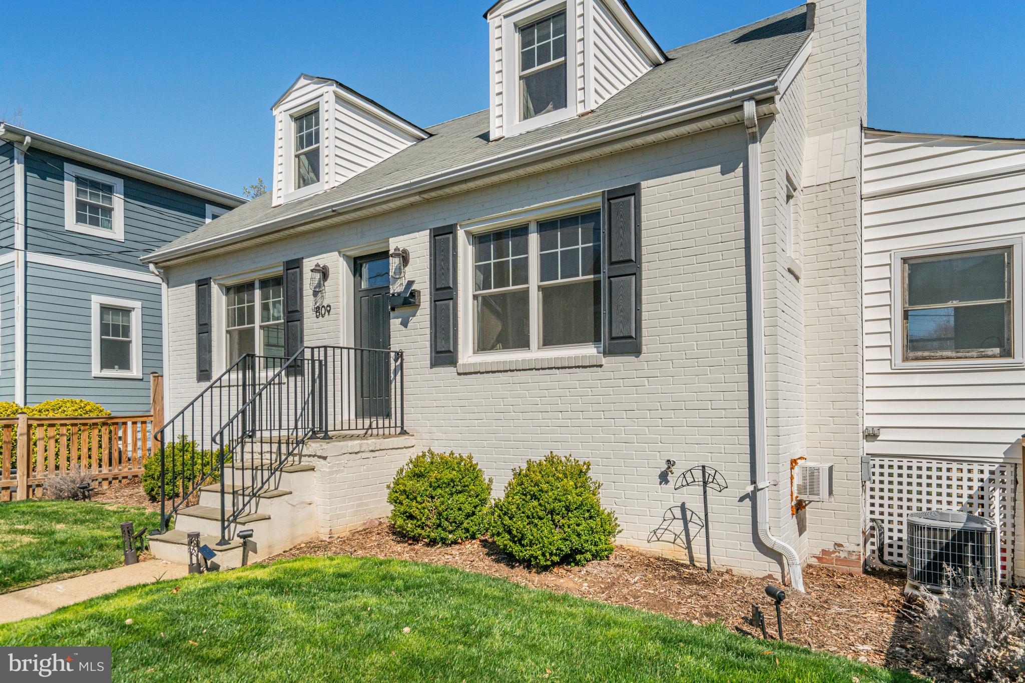 ADDISON HEIGHTS - Residential