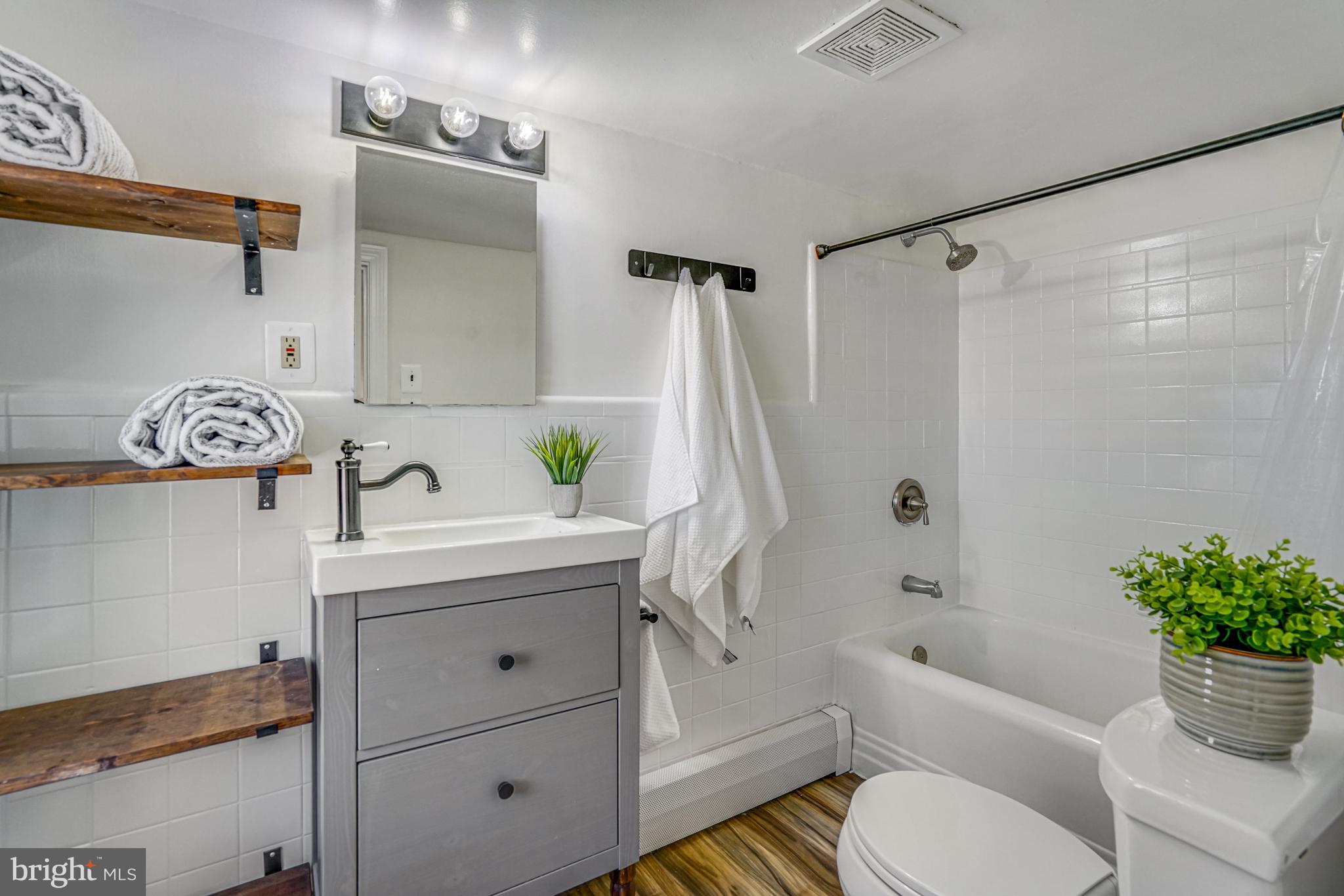 ADDISON HEIGHTS - Residential