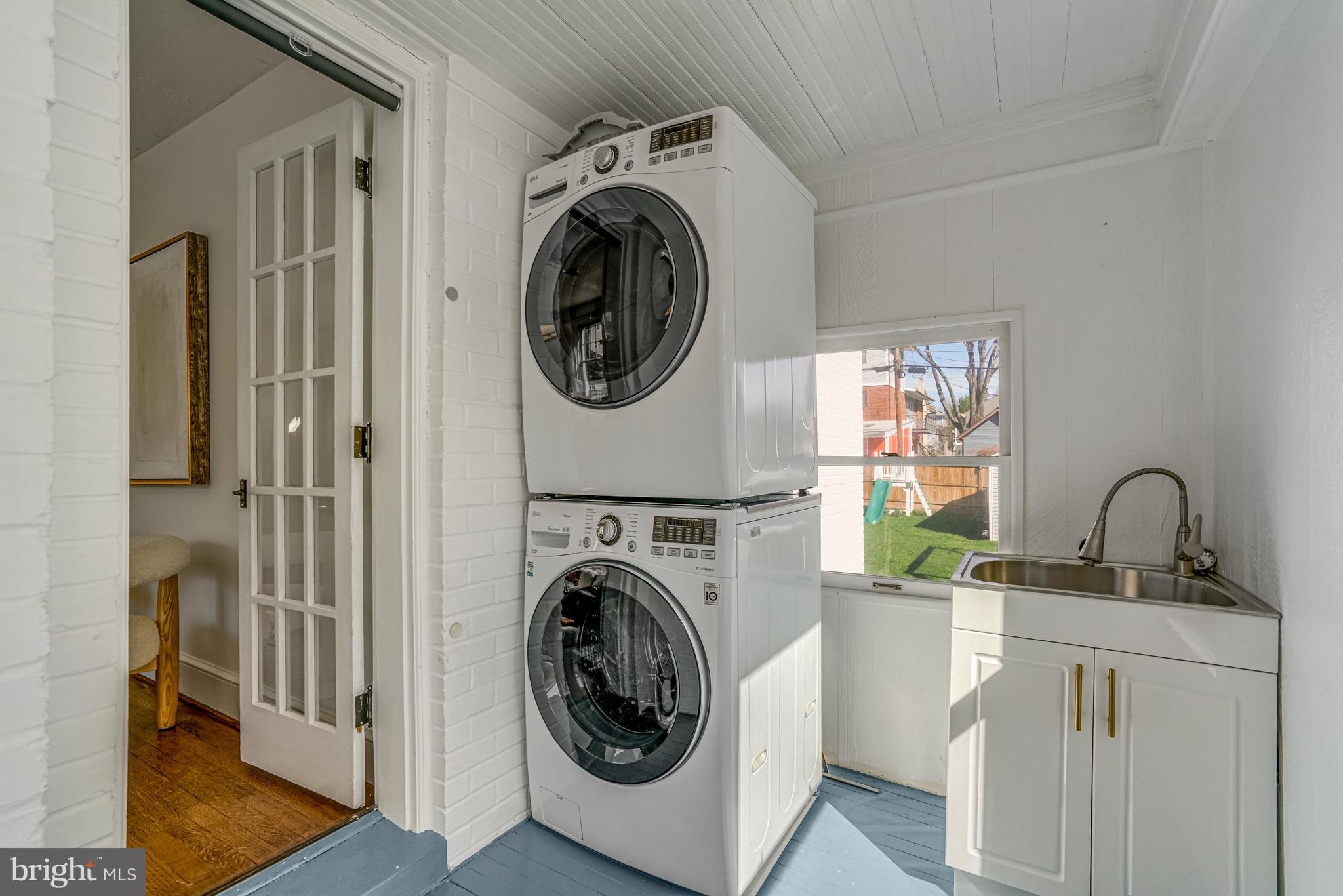 ADDISON HEIGHTS - Residential