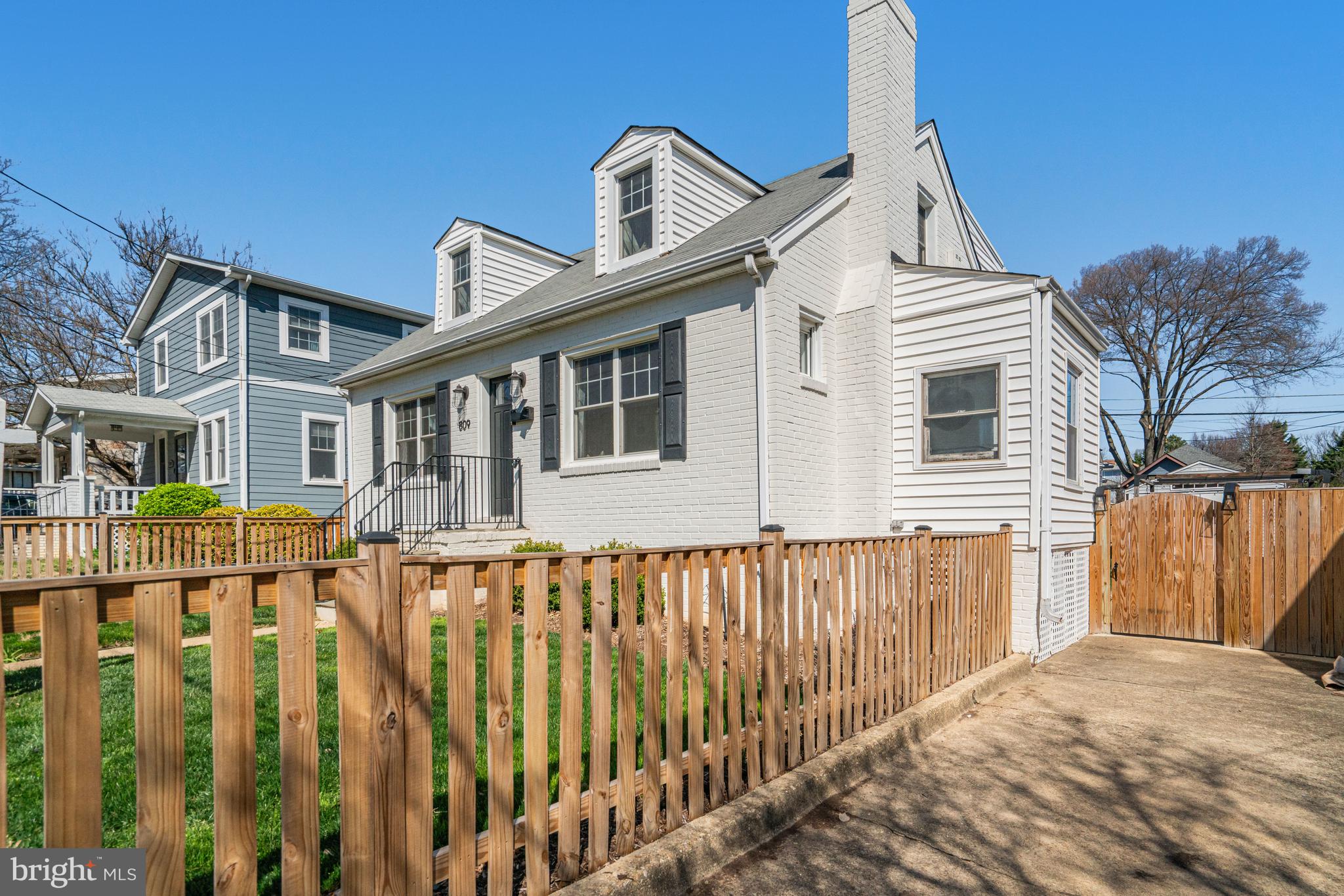 ADDISON HEIGHTS - Residential