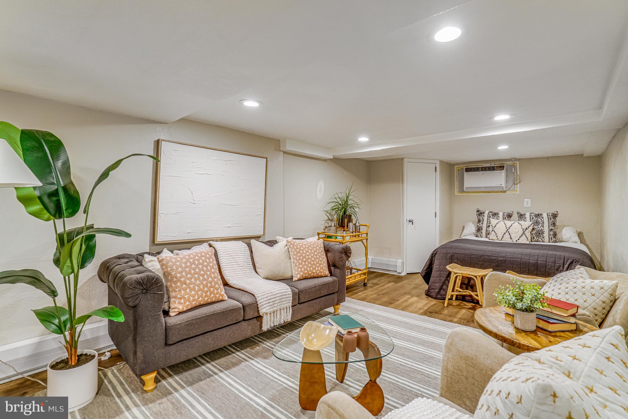 ADDISON HEIGHTS - Residential