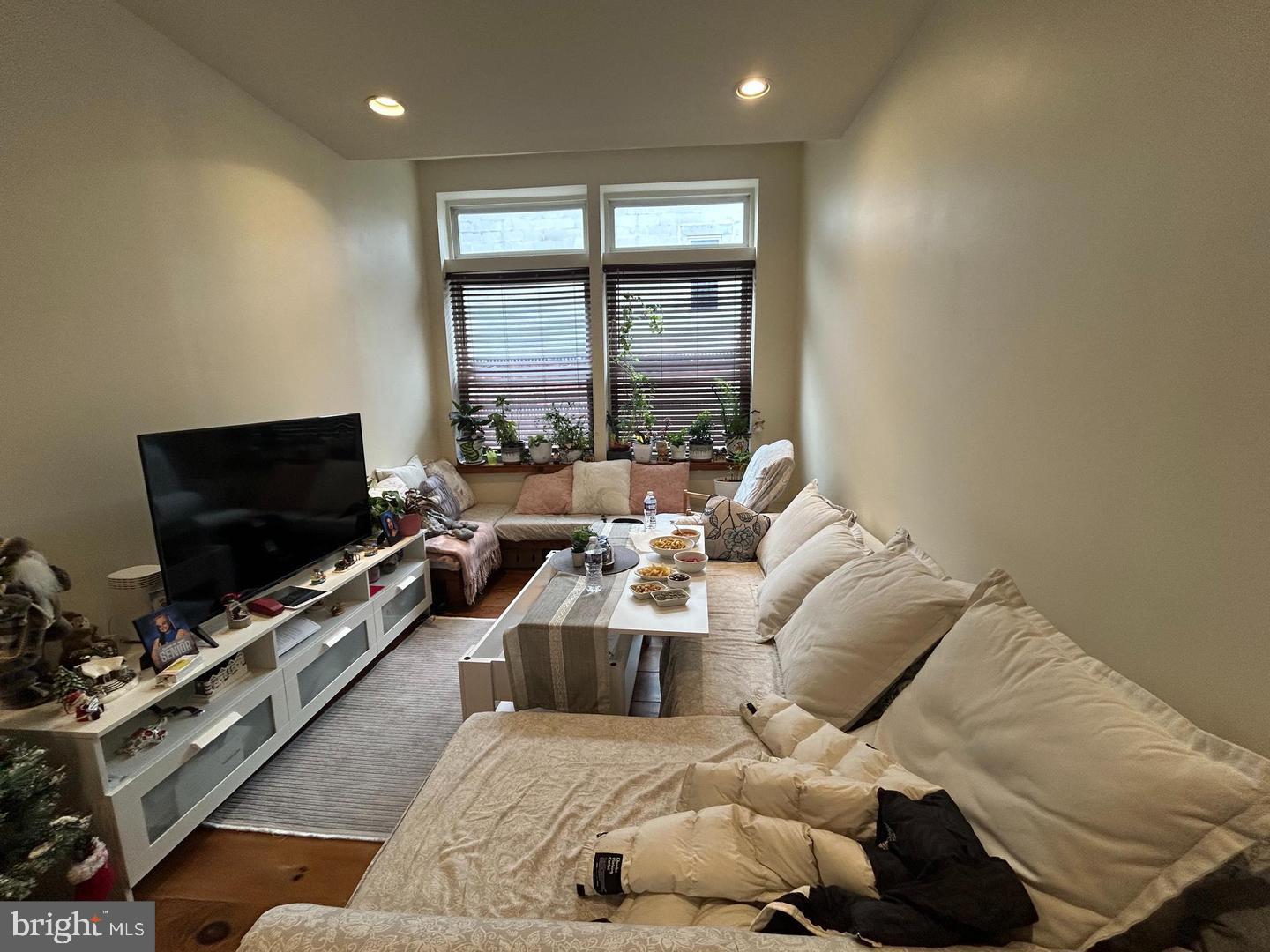 721 SANSOM STREET 3B