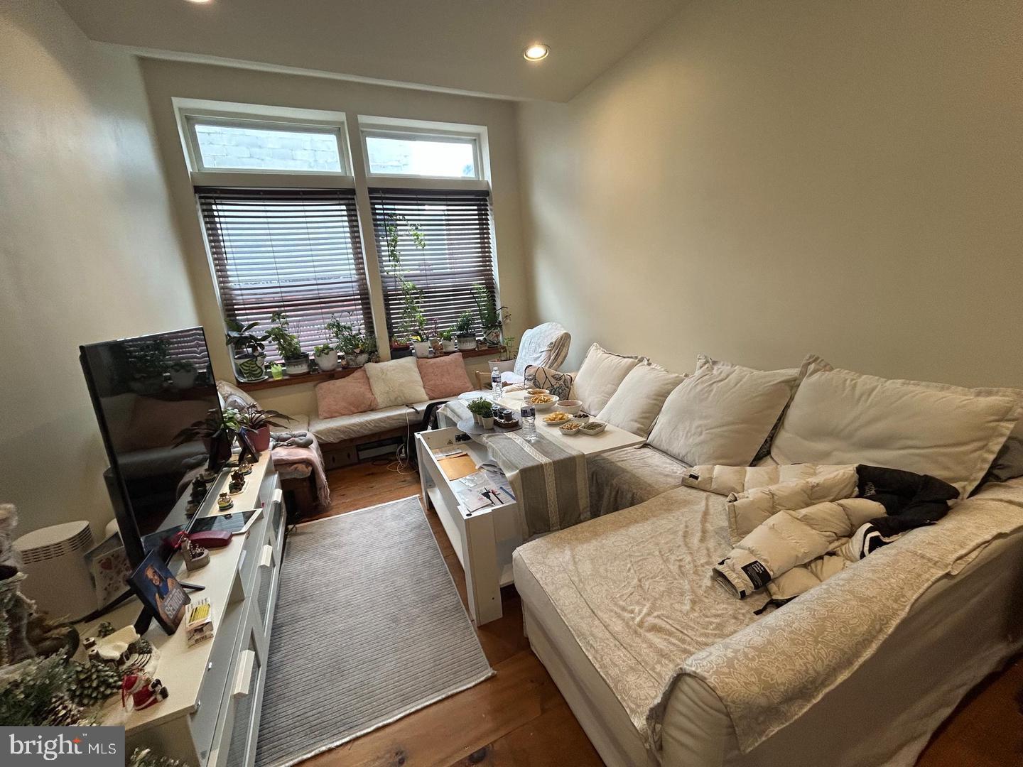 721 SANSOM STREET 3B