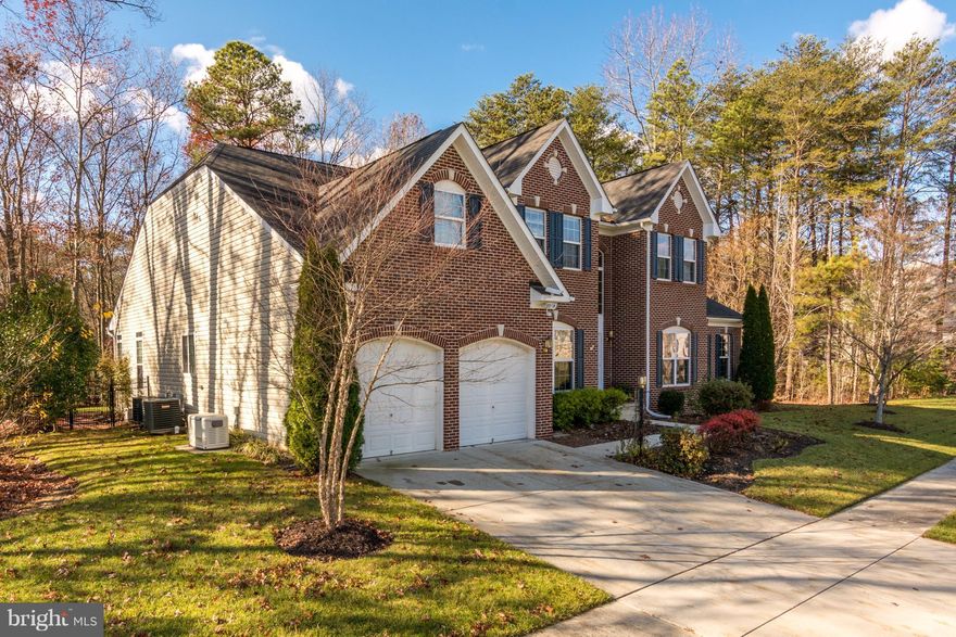 GORGEOUS COLONIAL GLAMOROUSLY NESTLED IN SLOOP COVE  LANDING,SITUATED ON A PREMIUM MANICURED LOT WITH ABUNDANT HARDSCAPING,MAKING THIS AN ENTERTAINERS DELIGHT. INTERIOR BOASTS VAULTED CEILINGS,HARDWOODS THROUGHOUT,CEDAR CLOSET,THEATER ROOM AND LARGE LOWER STORAGE ROOM.  MASTER BEDROOM ON MAIN LEVEL. WHOLE HOUSE RECENTLY PAINTED. HOUSE GENERATOR.TOO MANY WONDERFUL UPGRADES TO MENTION.(POSSIBLE 40+)