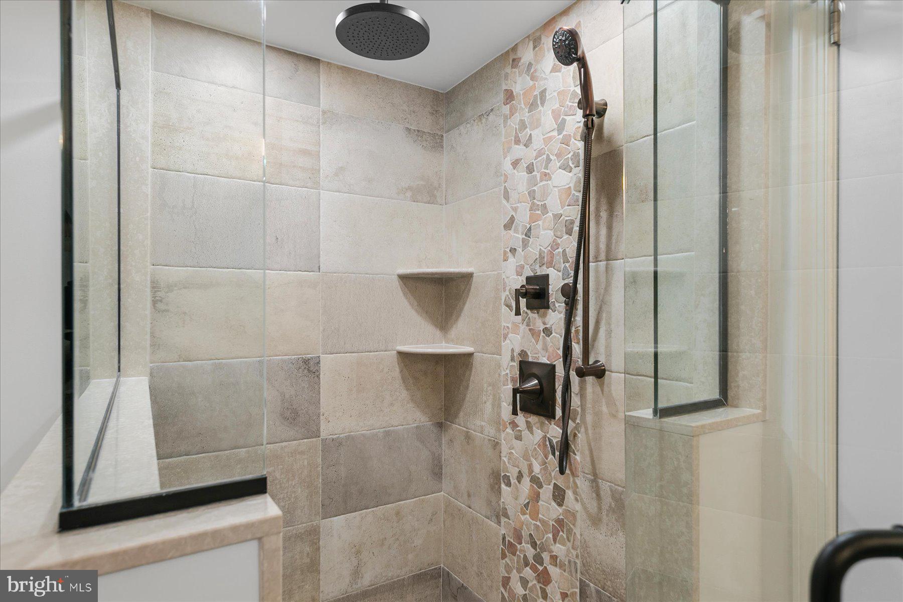 QUEENS QUEST - Residential