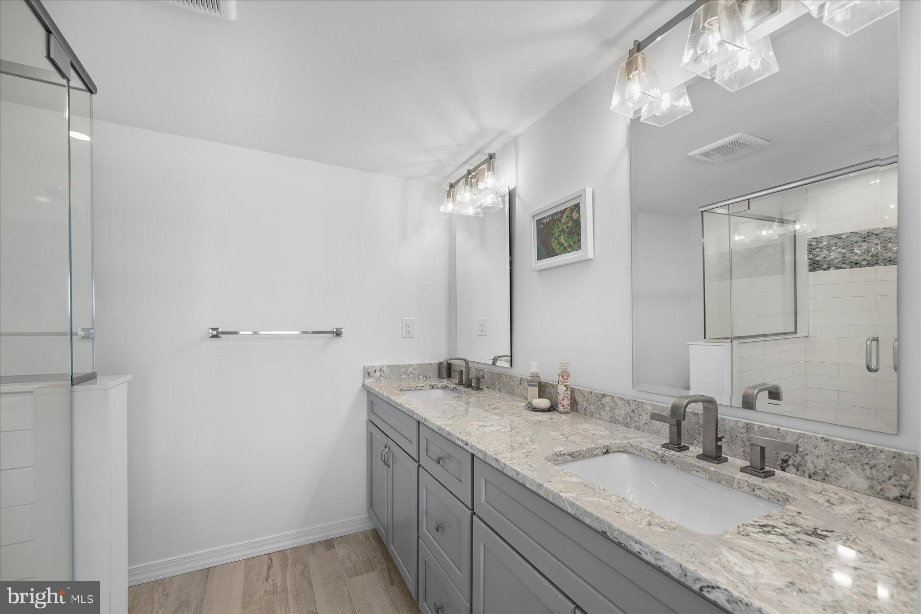 QUEENS QUEST - Residential