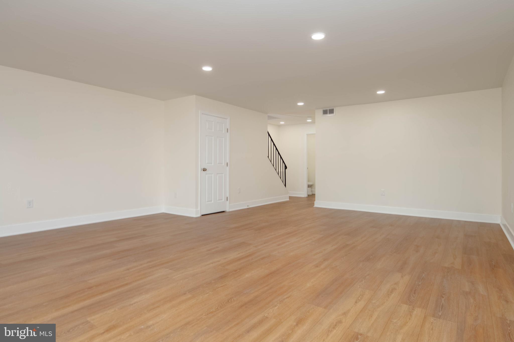 QUEEN ANNE VILLAGE - Residential