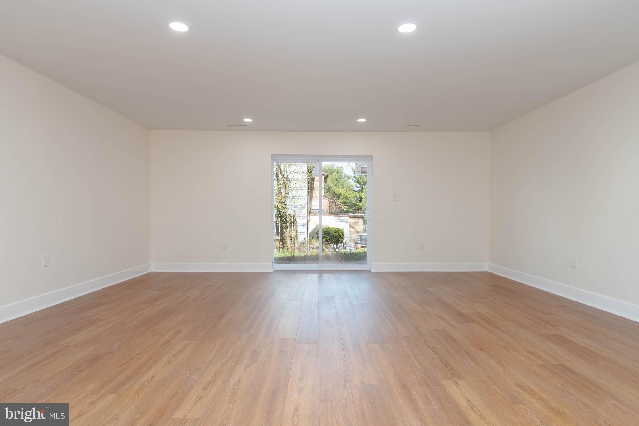 QUEEN ANNE VILLAGE - Residential