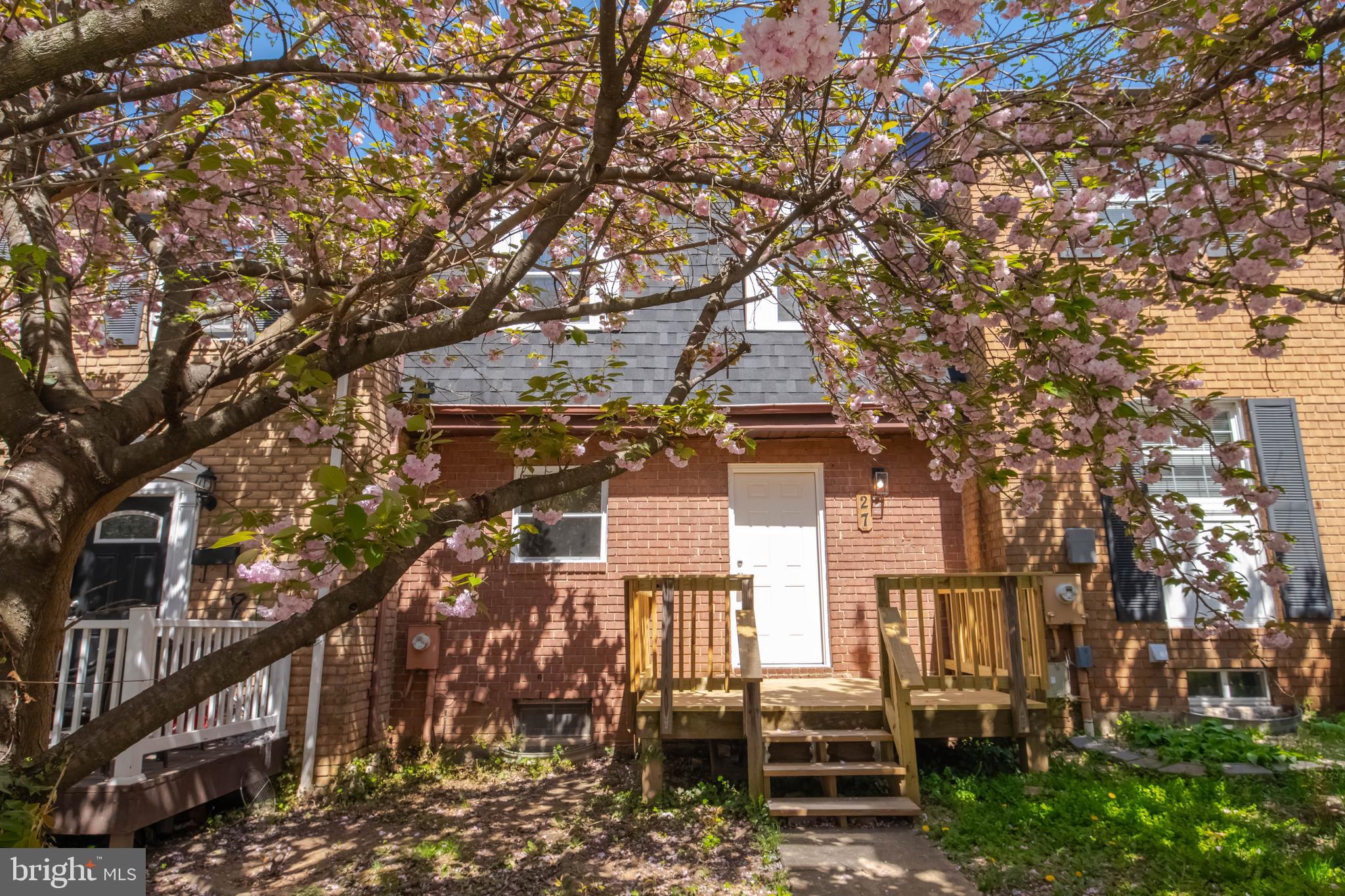 QUEEN ANNE VILLAGE - Residential