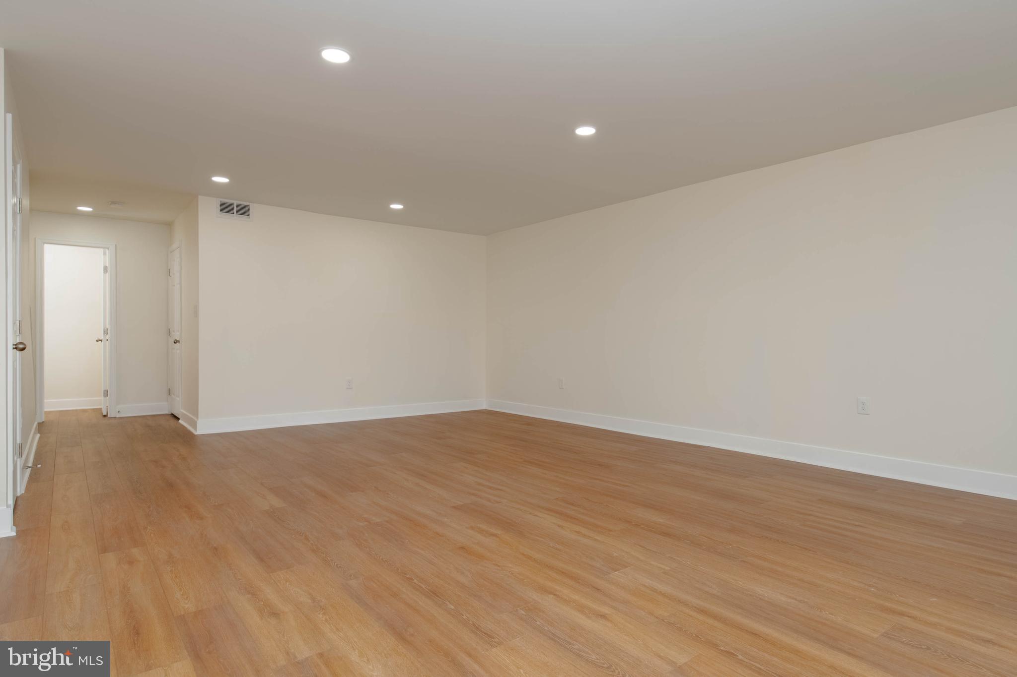 QUEEN ANNE VILLAGE - Residential