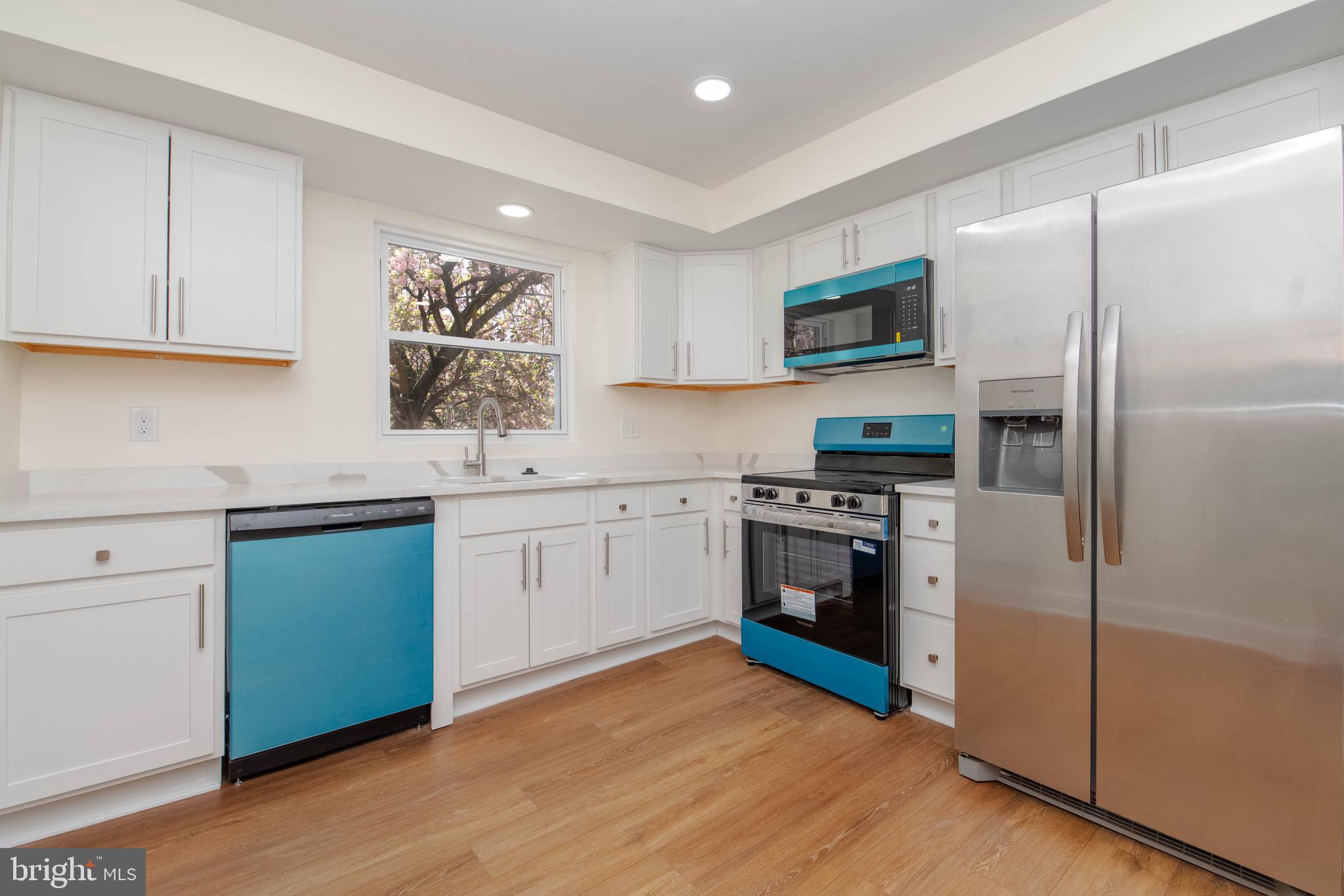 QUEEN ANNE VILLAGE - Residential