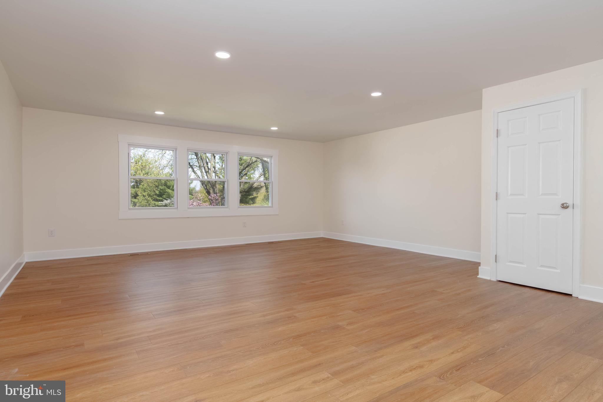 QUEEN ANNE VILLAGE - Residential