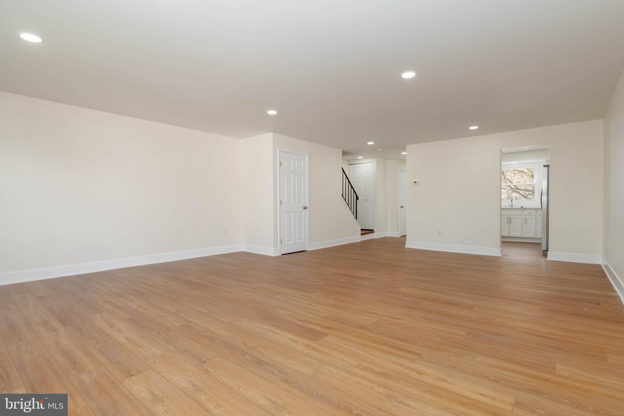 QUEEN ANNE VILLAGE - Residential