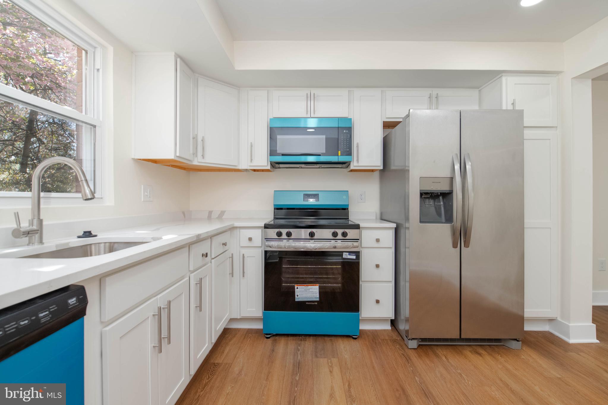 QUEEN ANNE VILLAGE - Residential