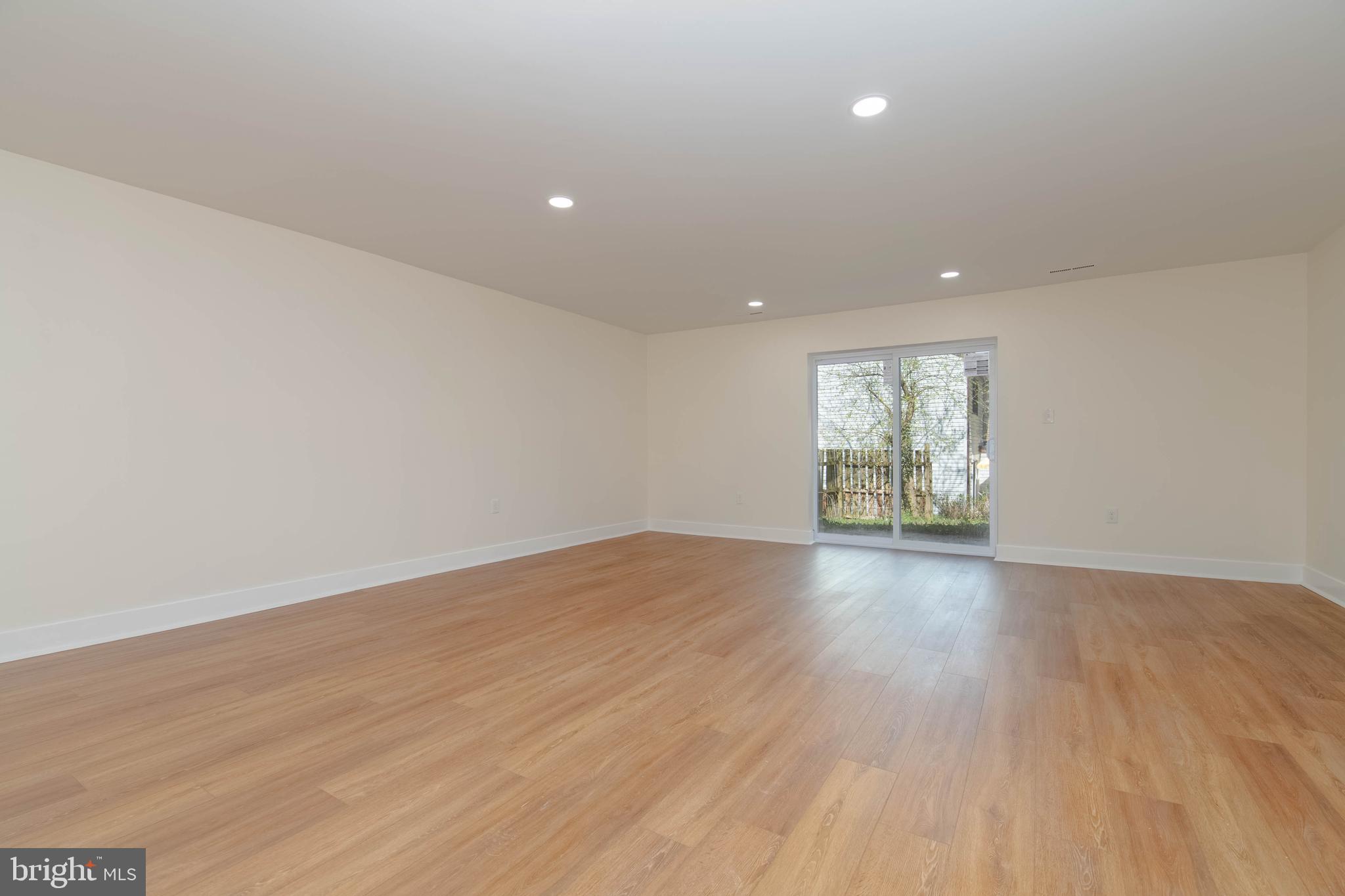 QUEEN ANNE VILLAGE - Residential