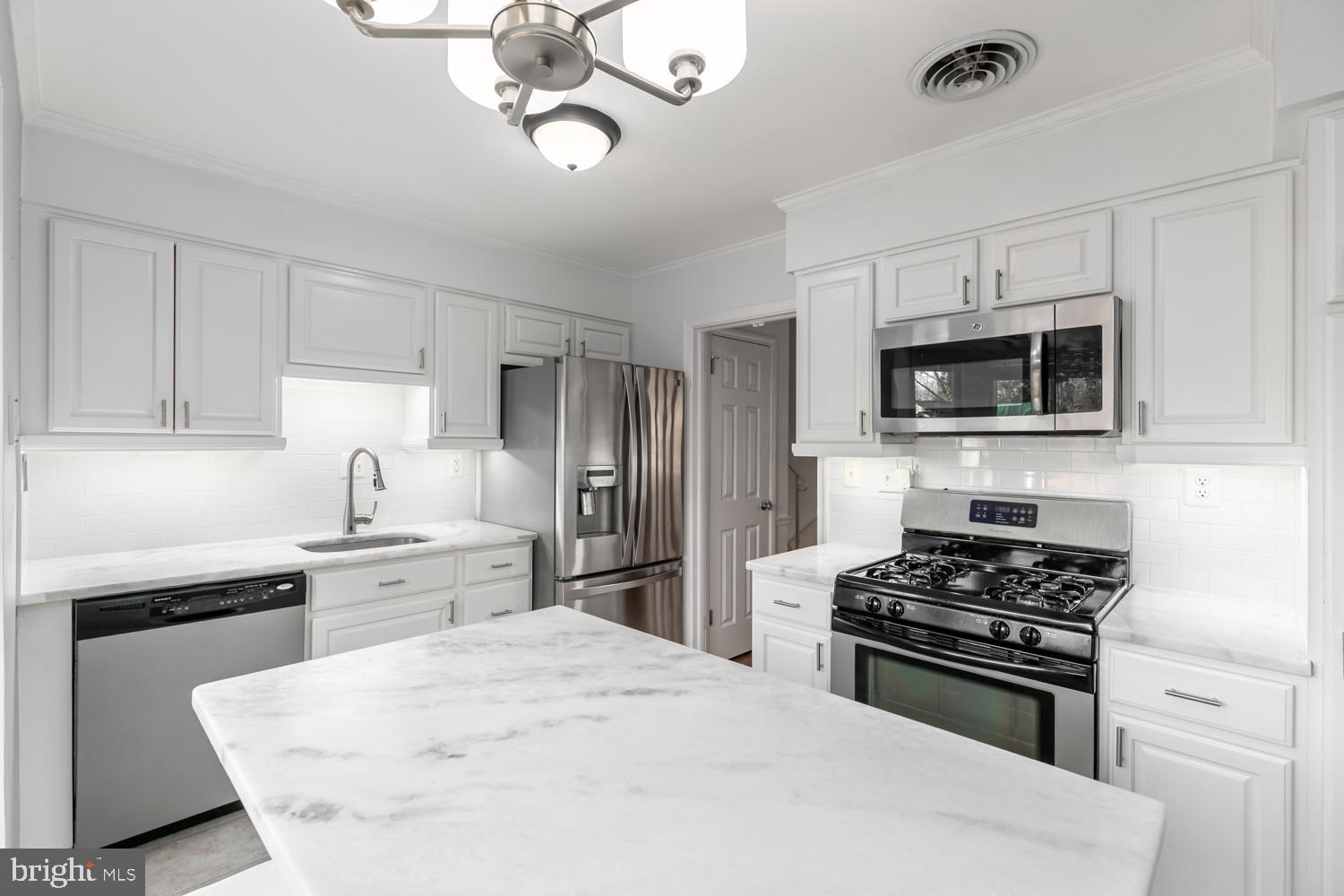 FAIRFAX COUNTRY CLUB ESTATES - Residential