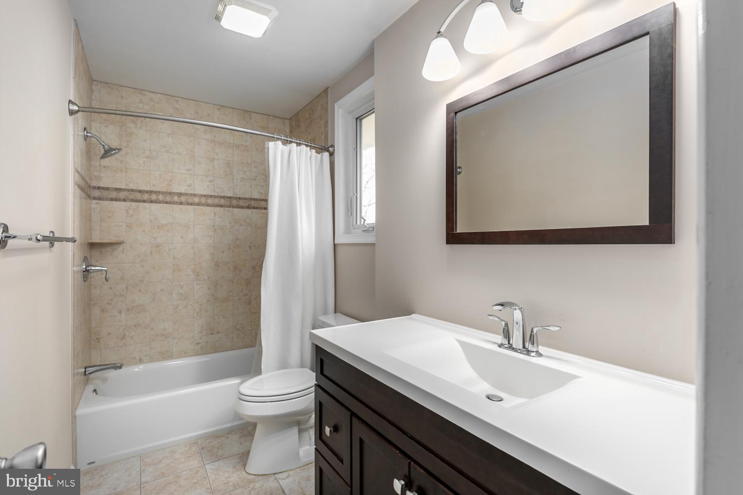 FAIRFAX COUNTRY CLUB ESTATES - Residential