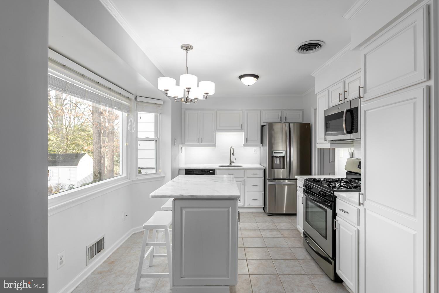 FAIRFAX COUNTRY CLUB ESTATES - Residential