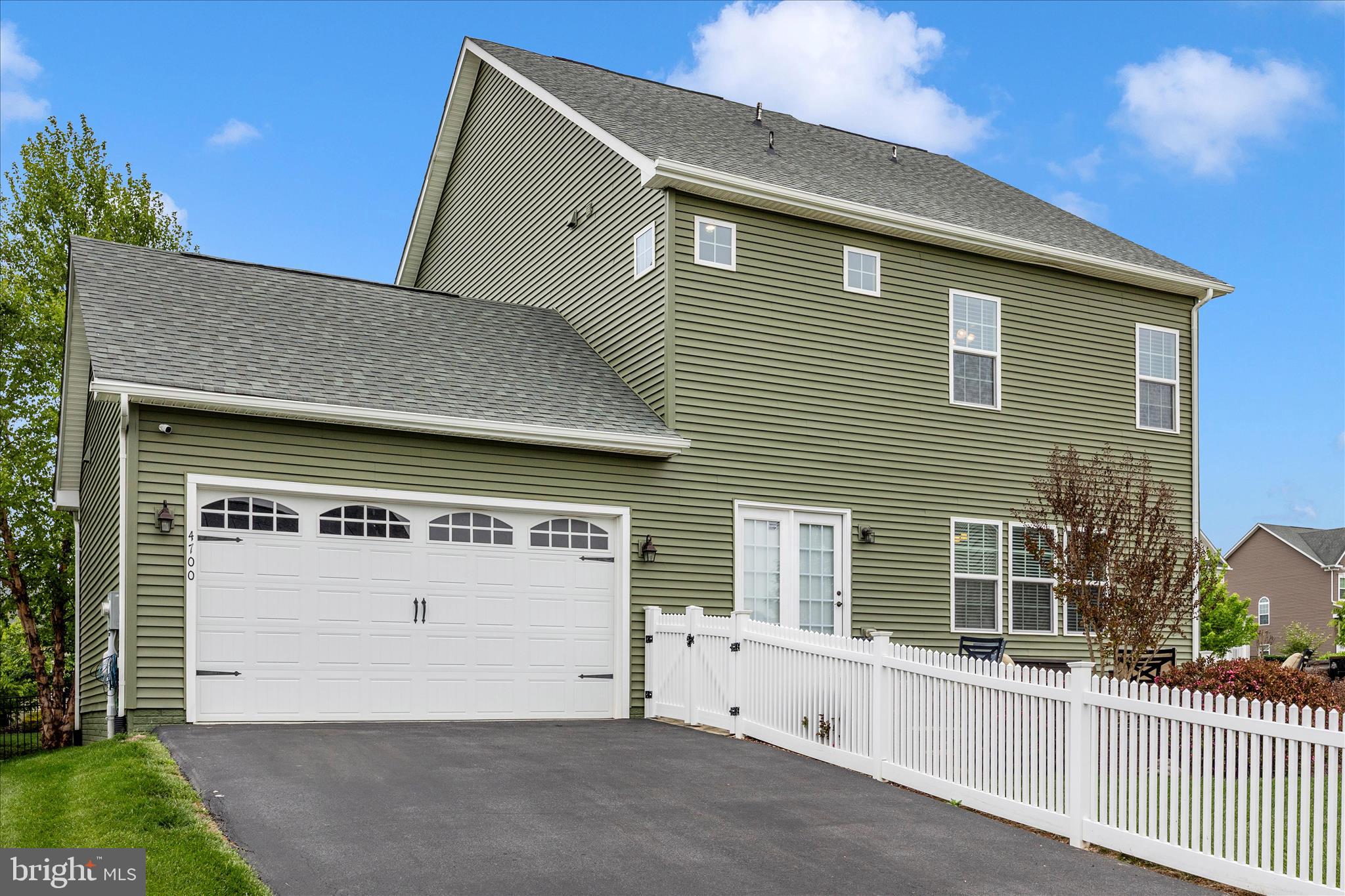 WOODBOURNE MANOR - Residential