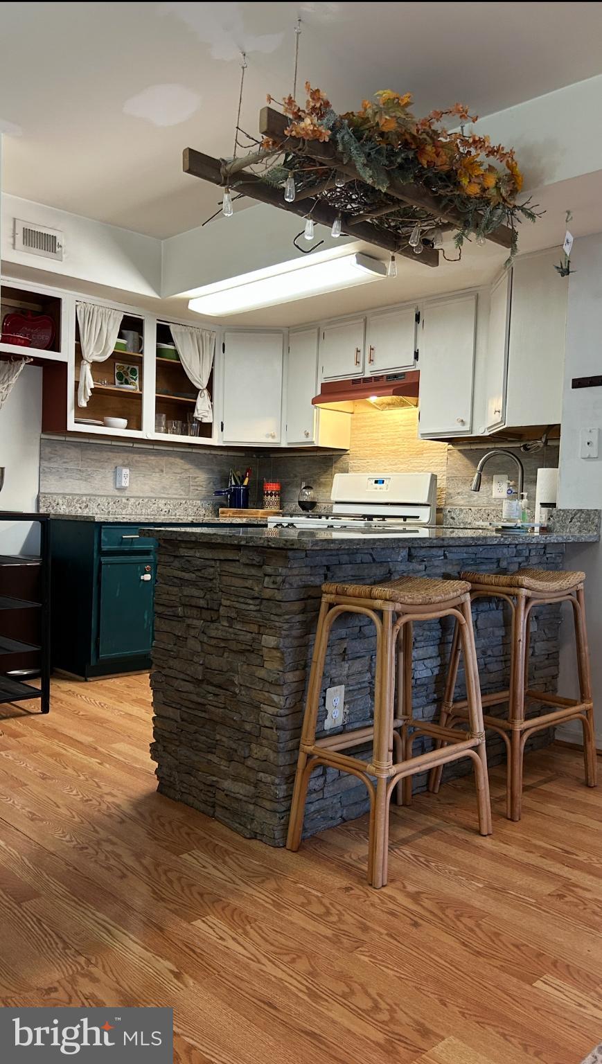 9200 AZURE COURT 201