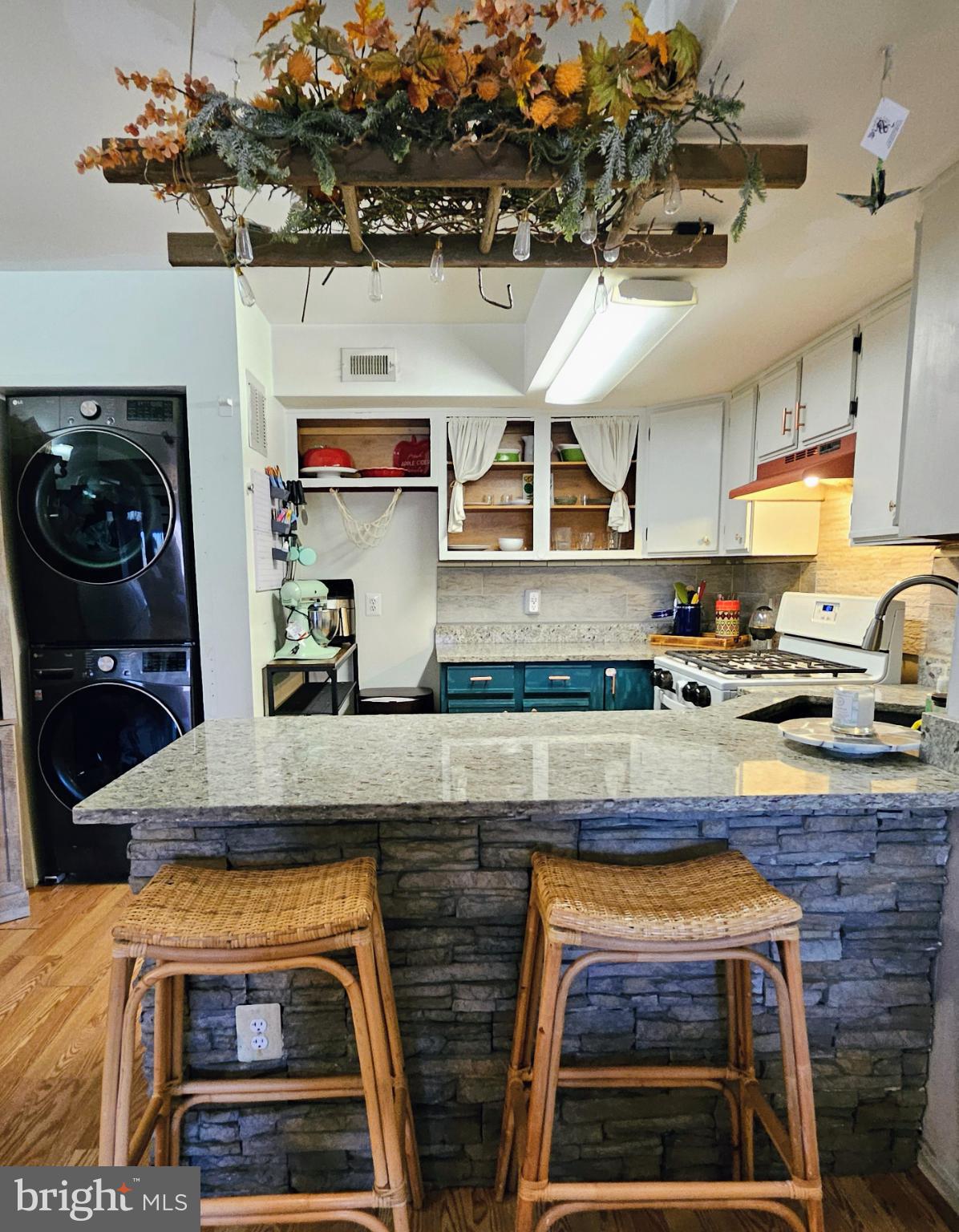 SARATOGA SPRINGS - Residential