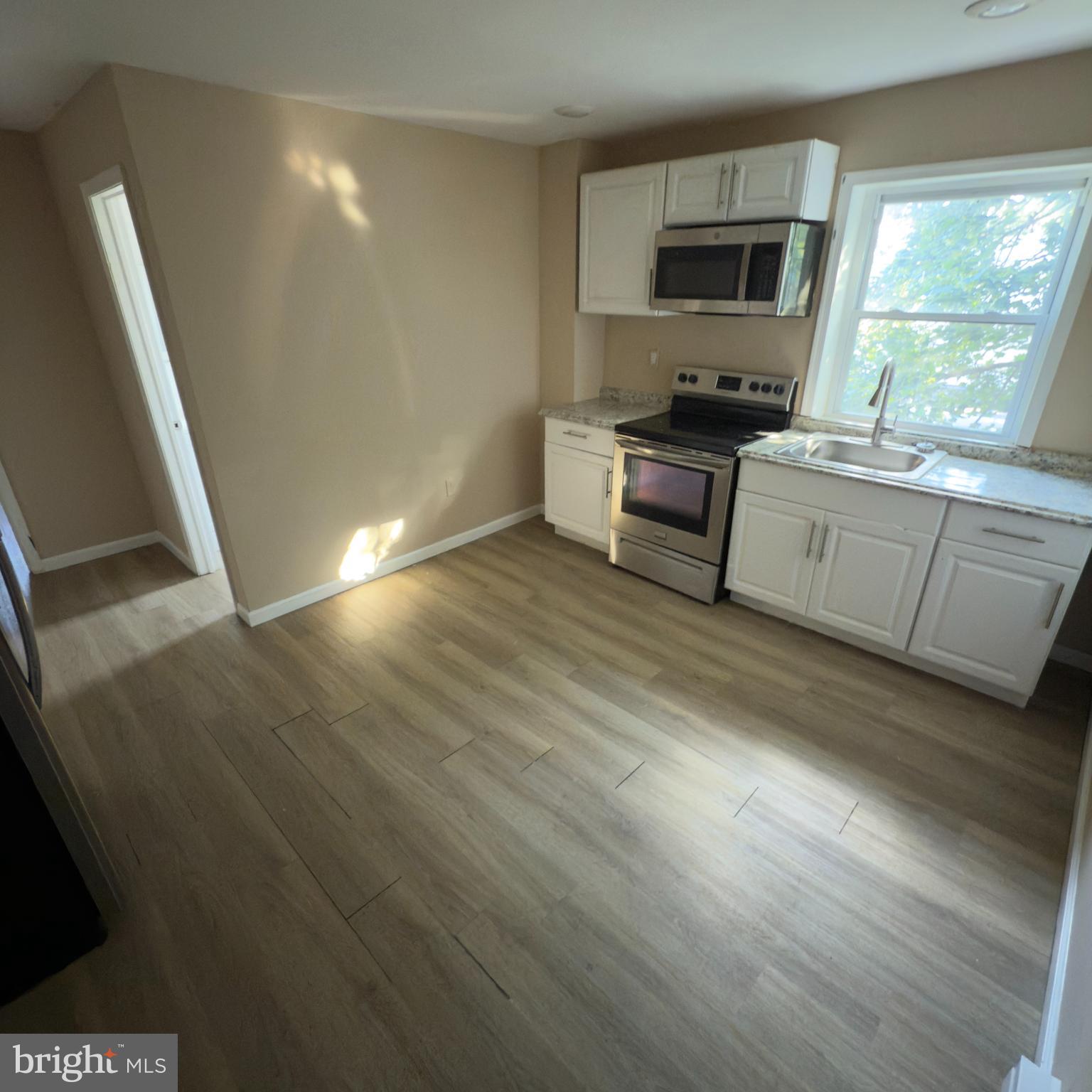 Completely remodeled 1bds and 1 bath apartment, located on the 3rd floor. Interior features include stainless steel appliances and luxury vinyl flooring. This gorgeous apartment is ready for immediate occupancy and is available NOW! Income requirement: income must be at least 3 times the monthly rent. Background check: Good credit and criminal background checks required.