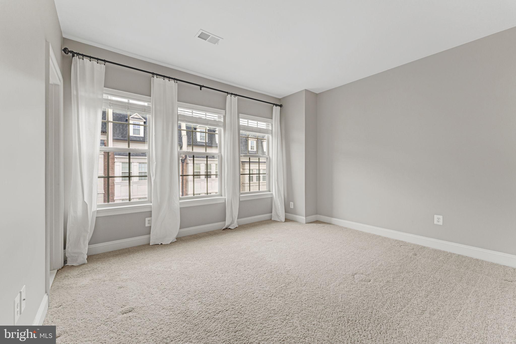 POTOMAC OVERLOOK CONDO - Residential