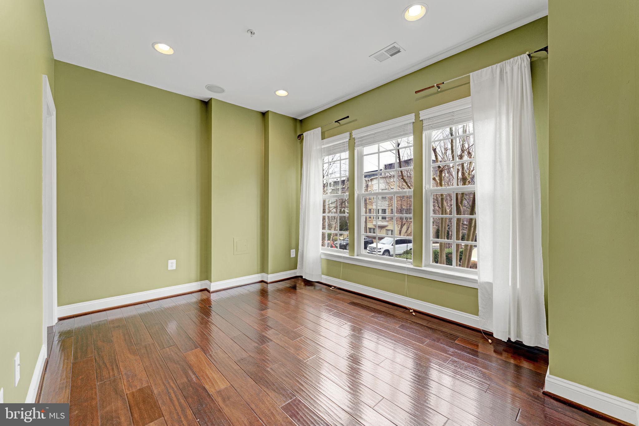 POTOMAC OVERLOOK CONDO - Residential