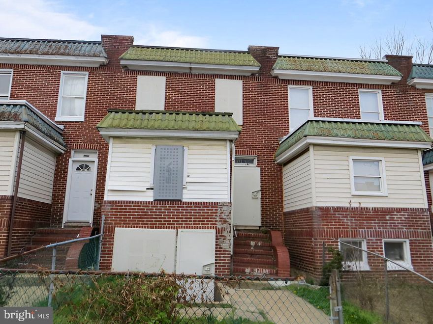 This is an incredible opportunity to own a legal two-unit property at an unbeatable price. The first unit features 1 bedroom and 1 bathroom, while the upper unit offers 2 bedrooms and 2 bathrooms. Additionally, there is a front-entrance basement that can be utilized for storage by either the owner or tenants. This property is a great opportunity for customization and is attractively priced. The property is being sold under auction terms and conditions. With the right updates, this property could become a highly profitable investment. You've seen what two-unit properties sell for and the rents these places generate. Don’t miss out on this fantastic opportunity—schedule a viewing today and make it yours before it’s gone!