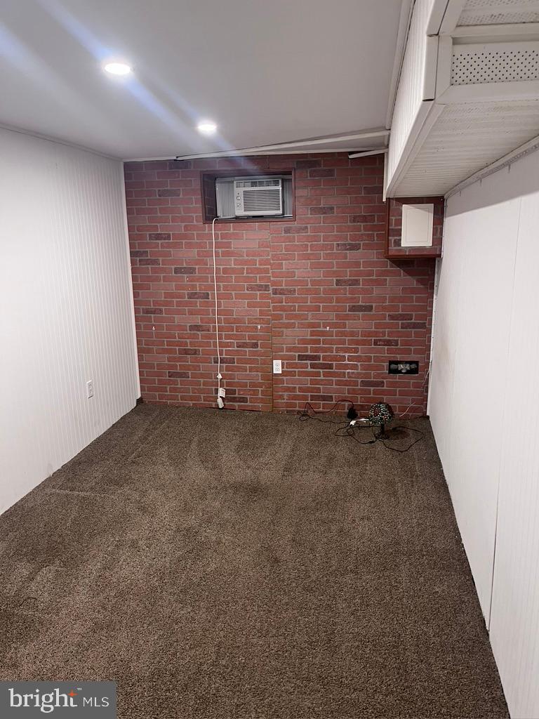 HOLMESBURG - Residential Lease