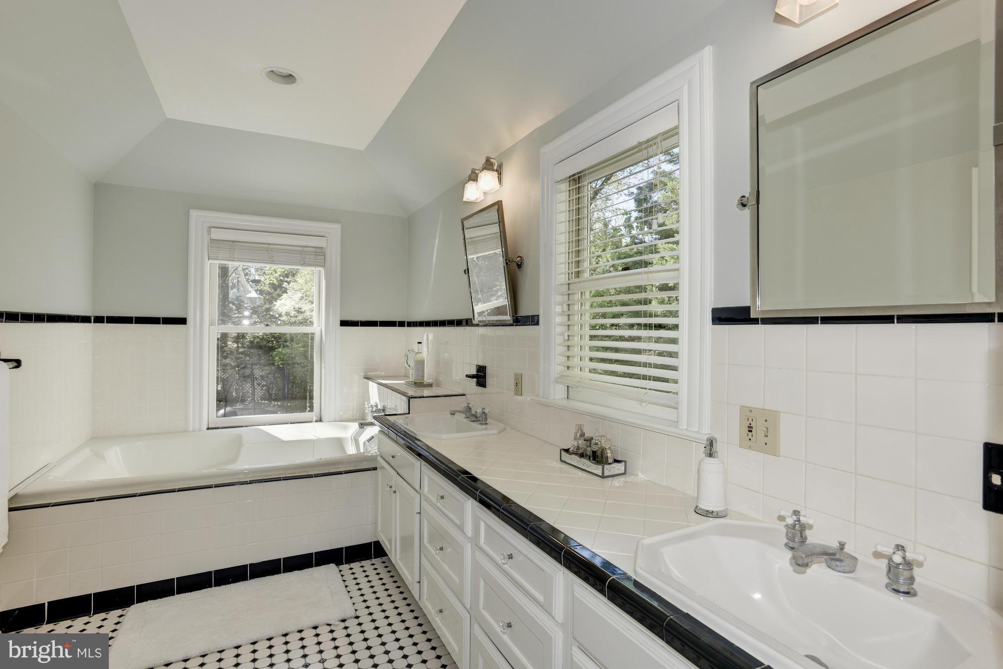 KENSINGTON - Residential