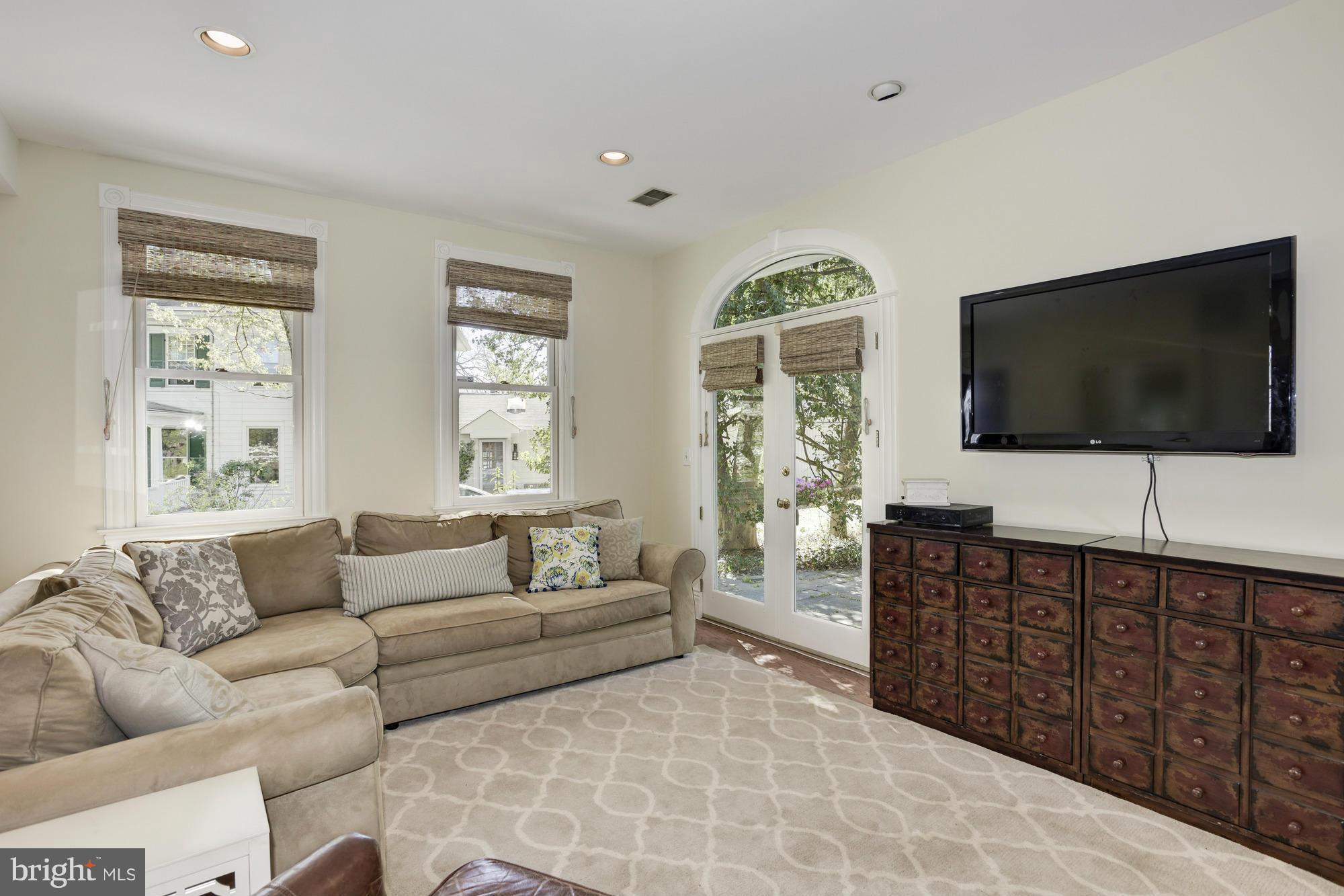 KENSINGTON - Residential