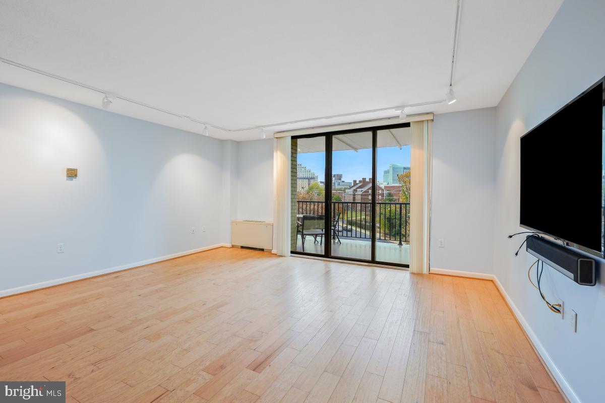 RIVIERA OF CHEVY CHASE - Residential