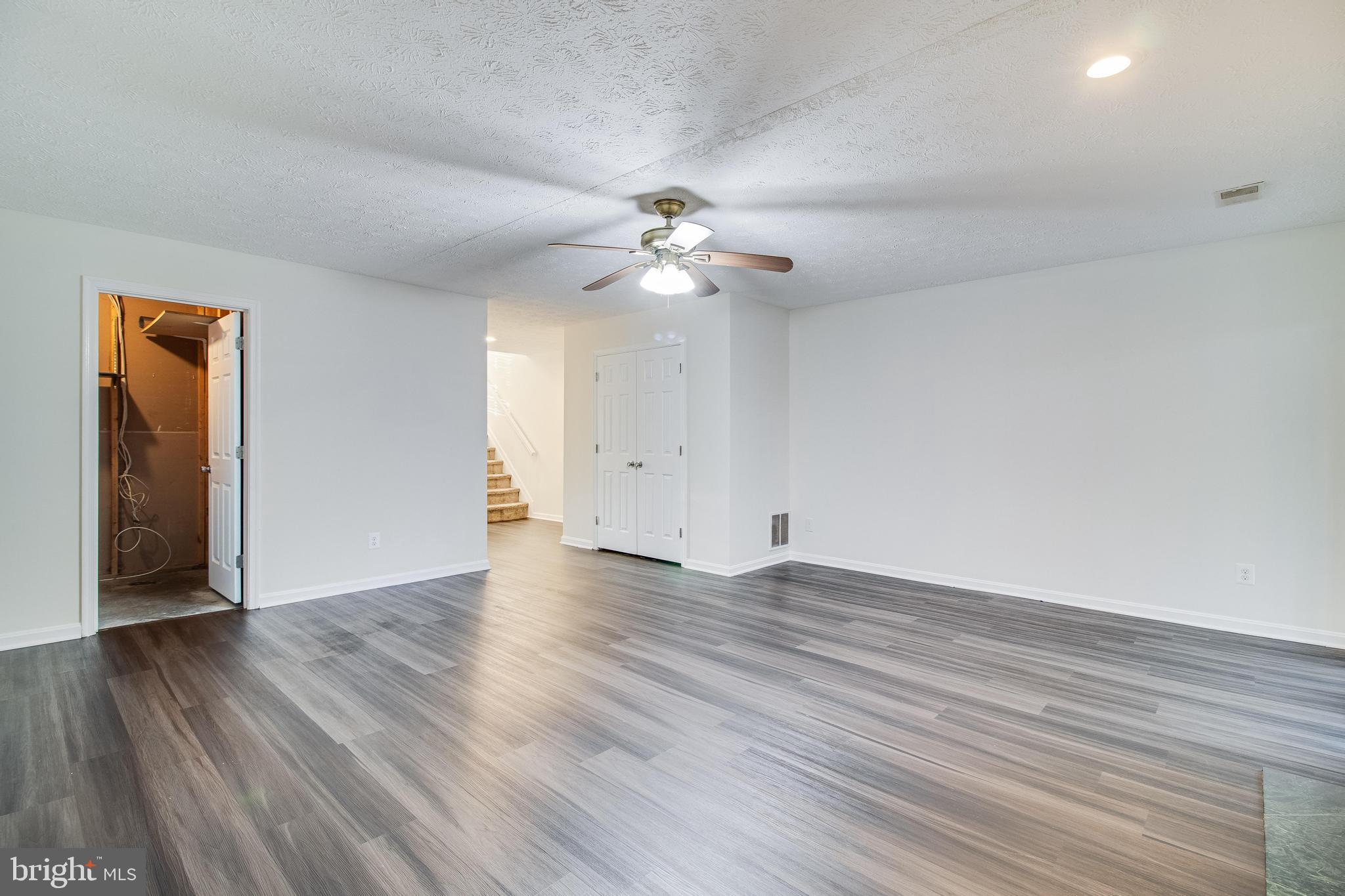 SEVEN OAKS - Residential