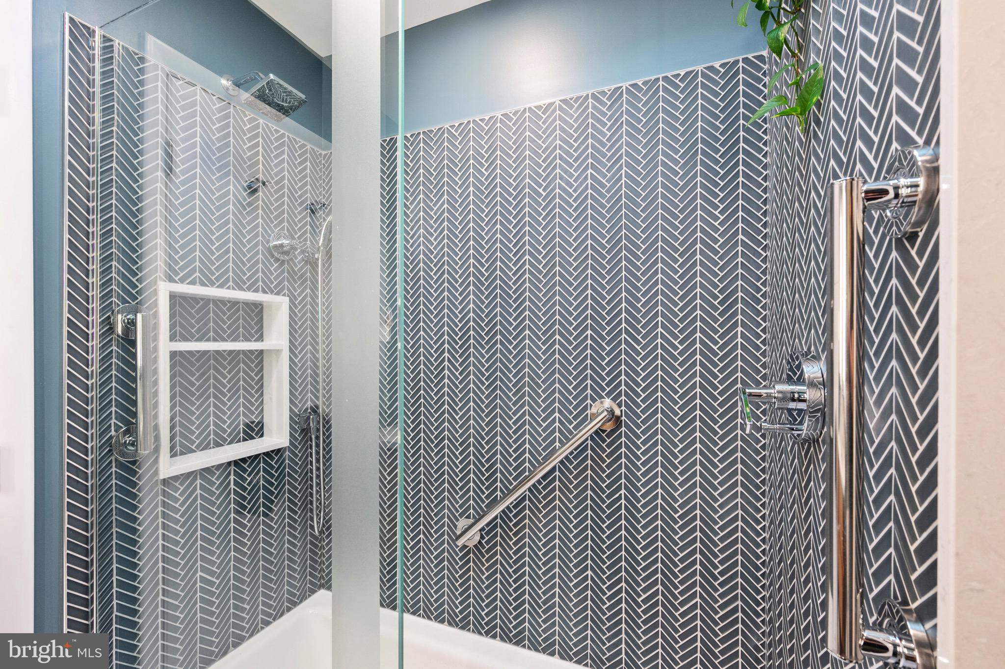 HOLLIN HILLS - Residential