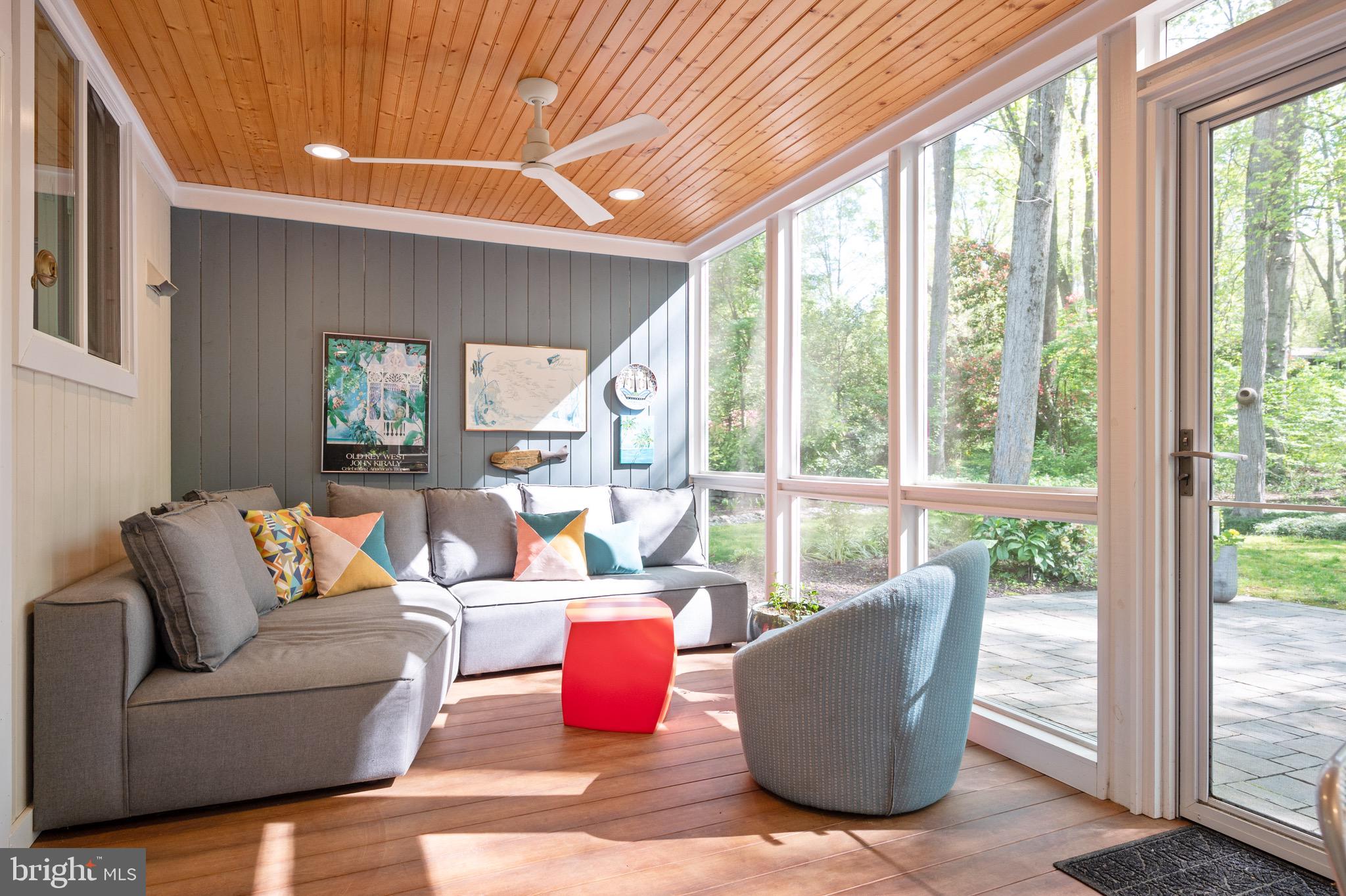 HOLLIN HILLS - Residential