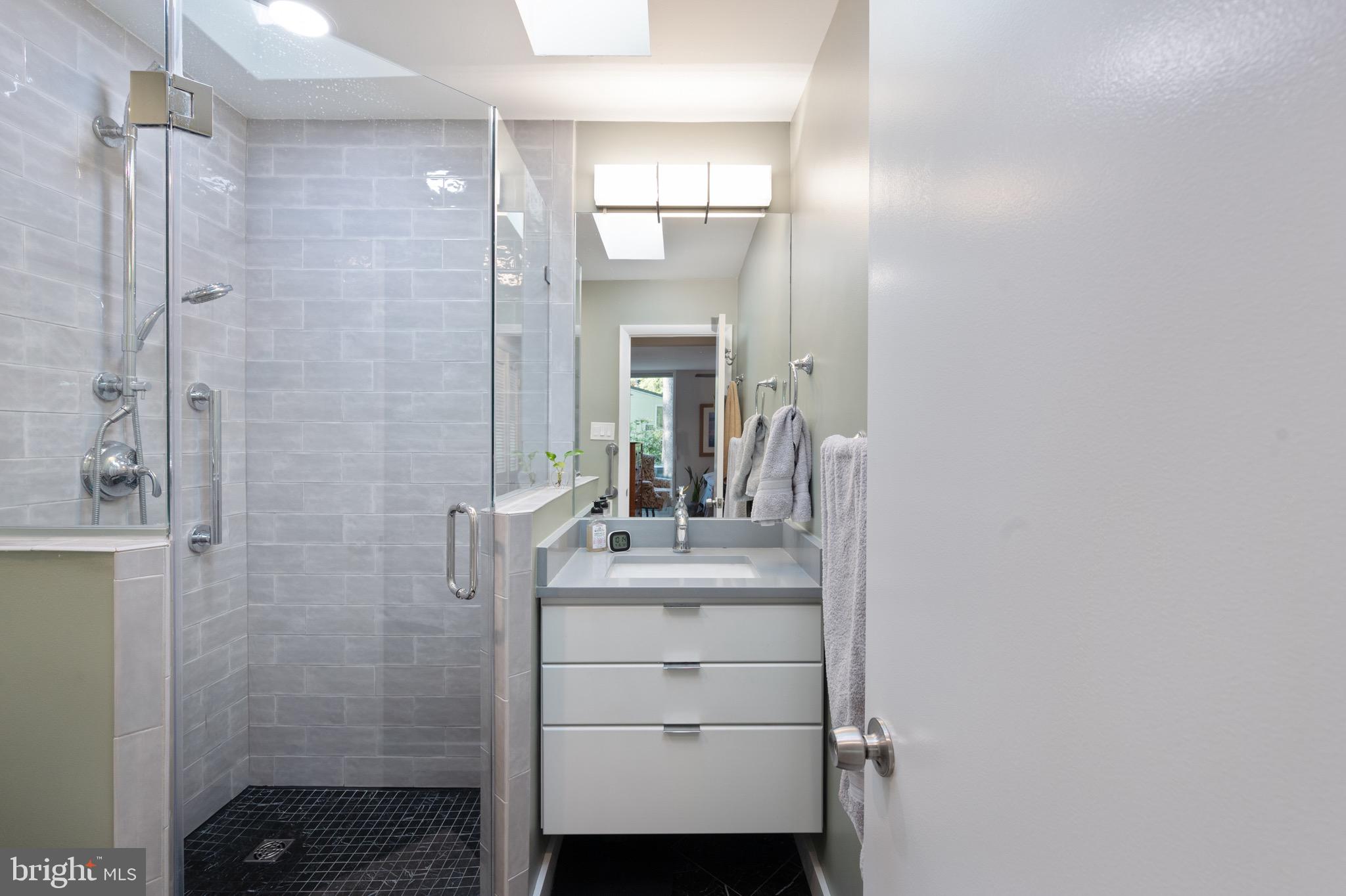 HOLLIN HILLS - Residential