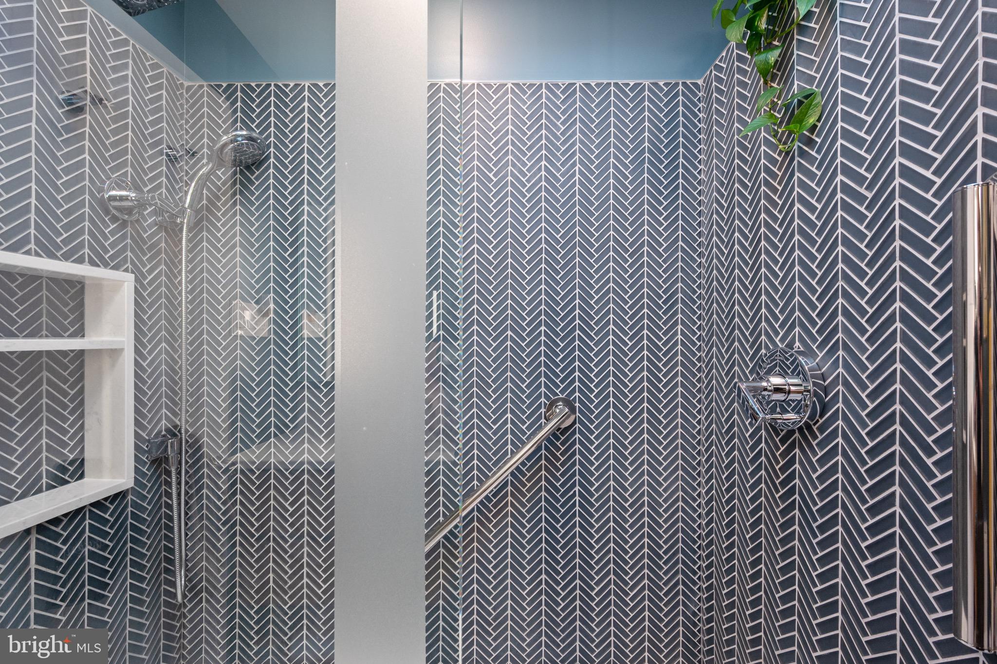 HOLLIN HILLS - Residential