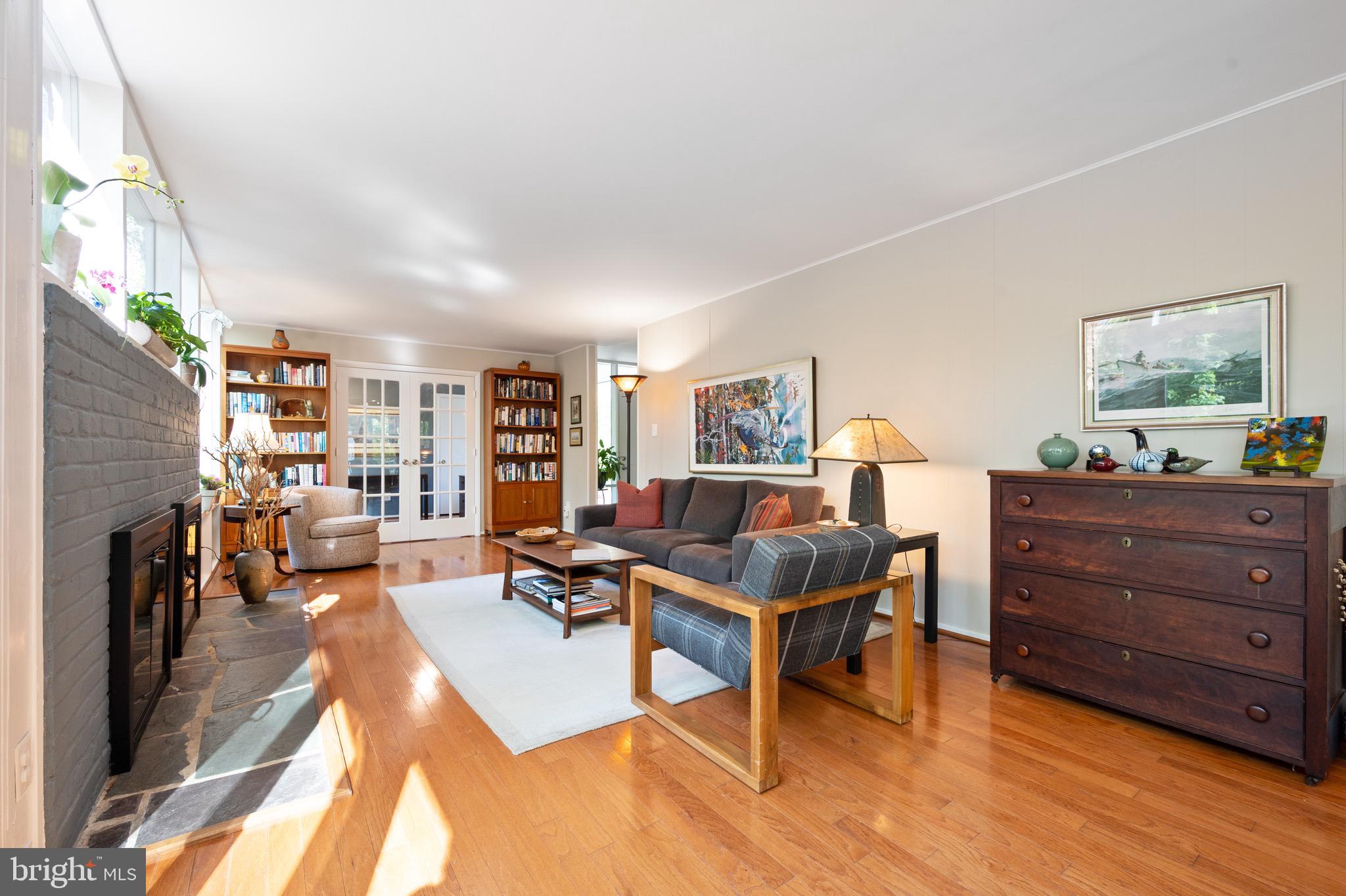 HOLLIN HILLS - Residential