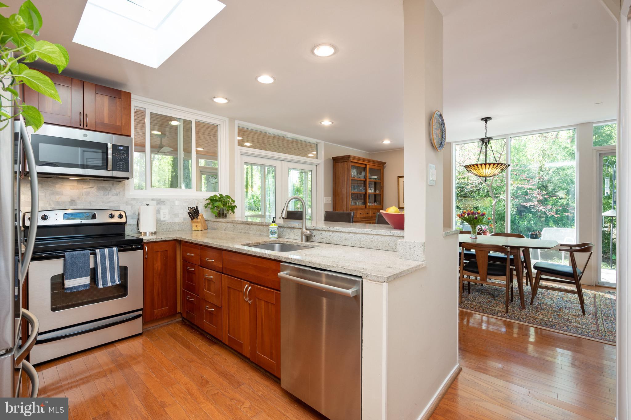 HOLLIN HILLS - Residential