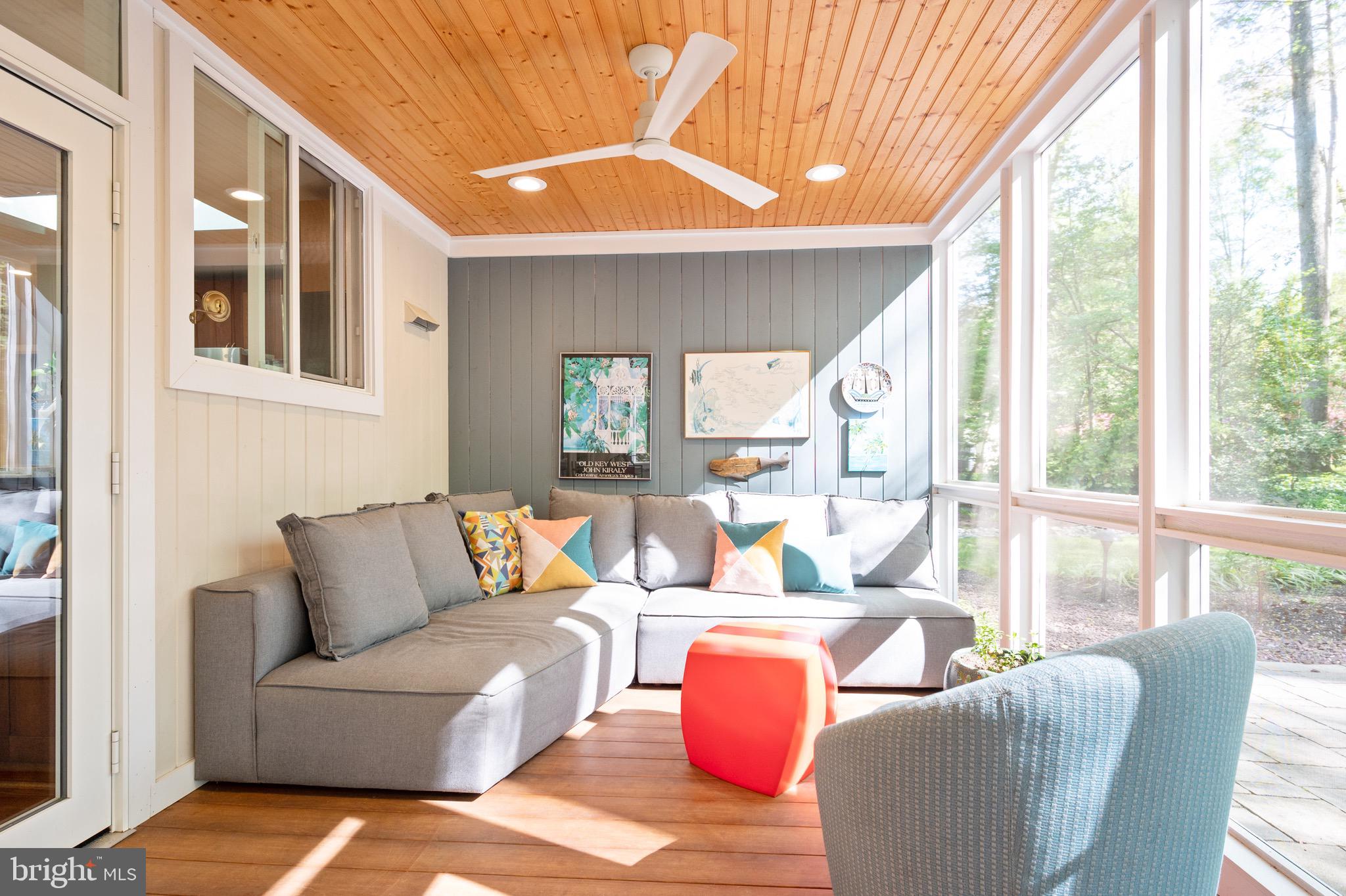 HOLLIN HILLS - Residential