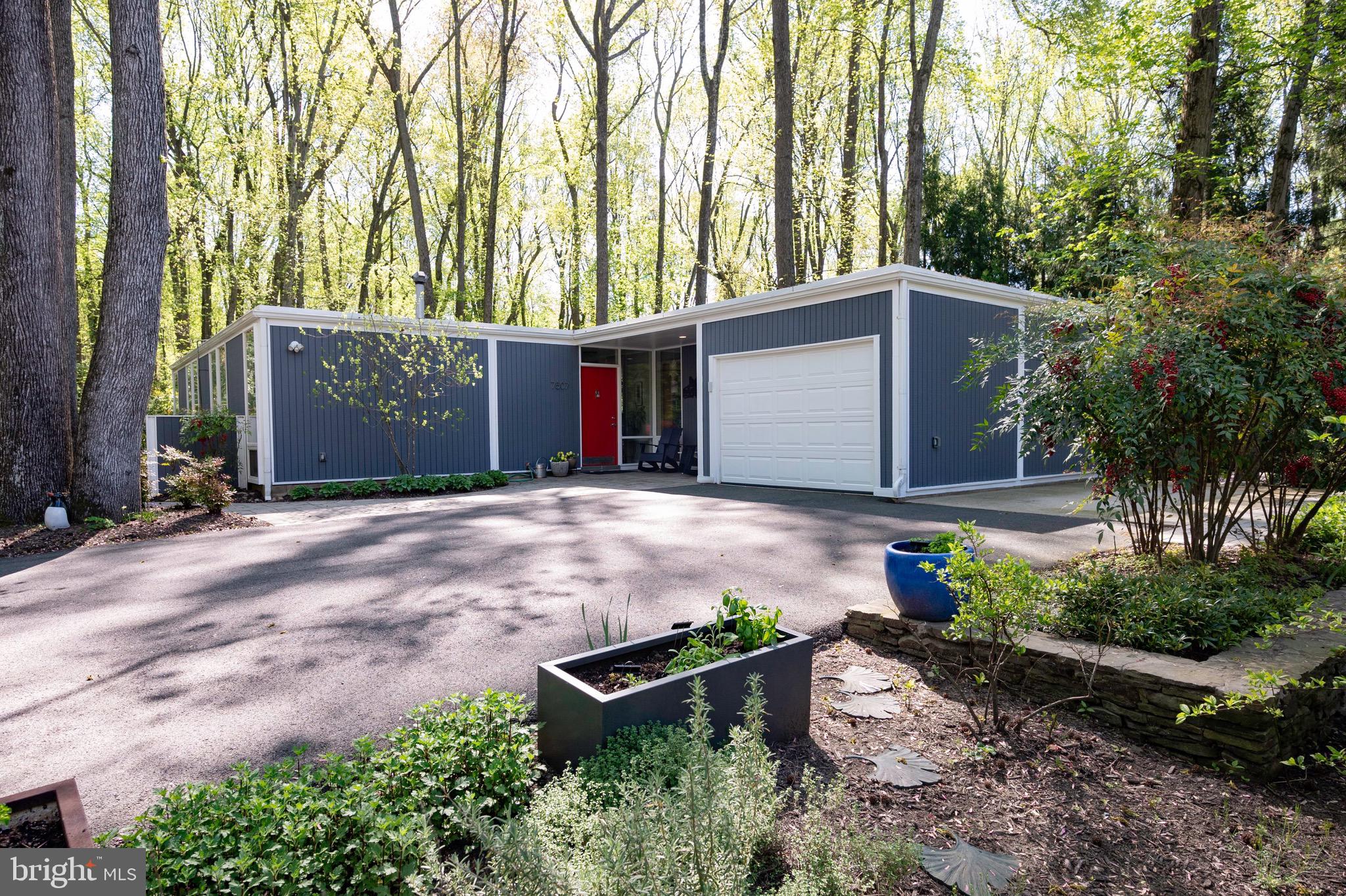 HOLLIN HILLS - Residential