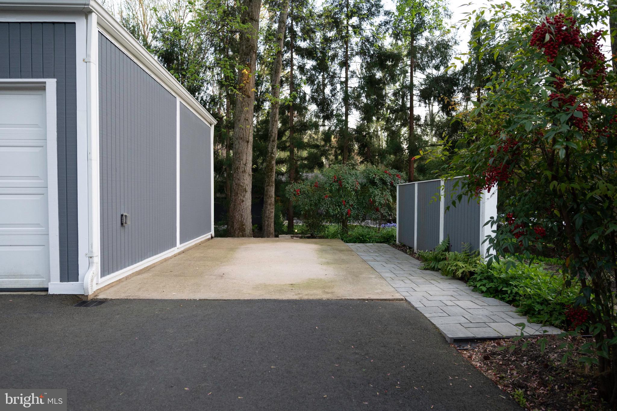 HOLLIN HILLS - Residential