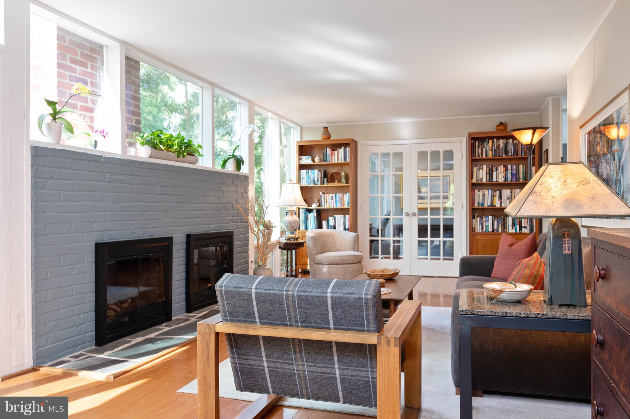 HOLLIN HILLS - Residential