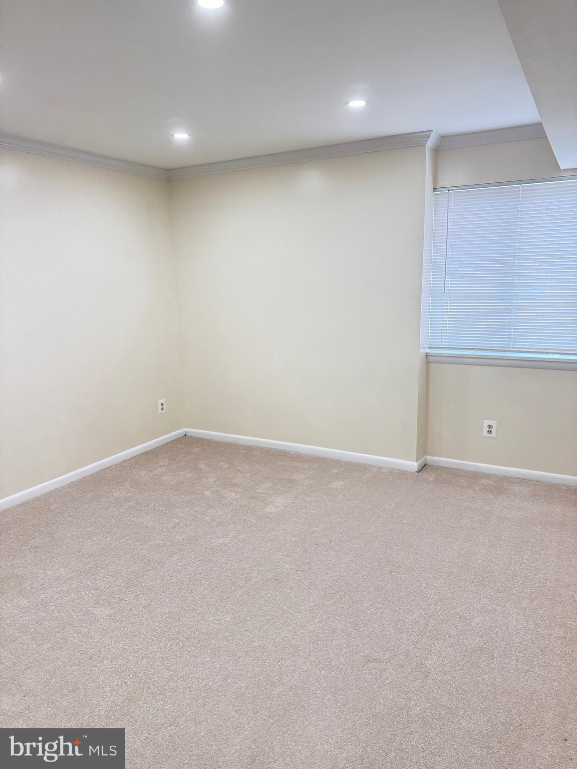 MONTGOMERY VILLAGE - Residential Lease