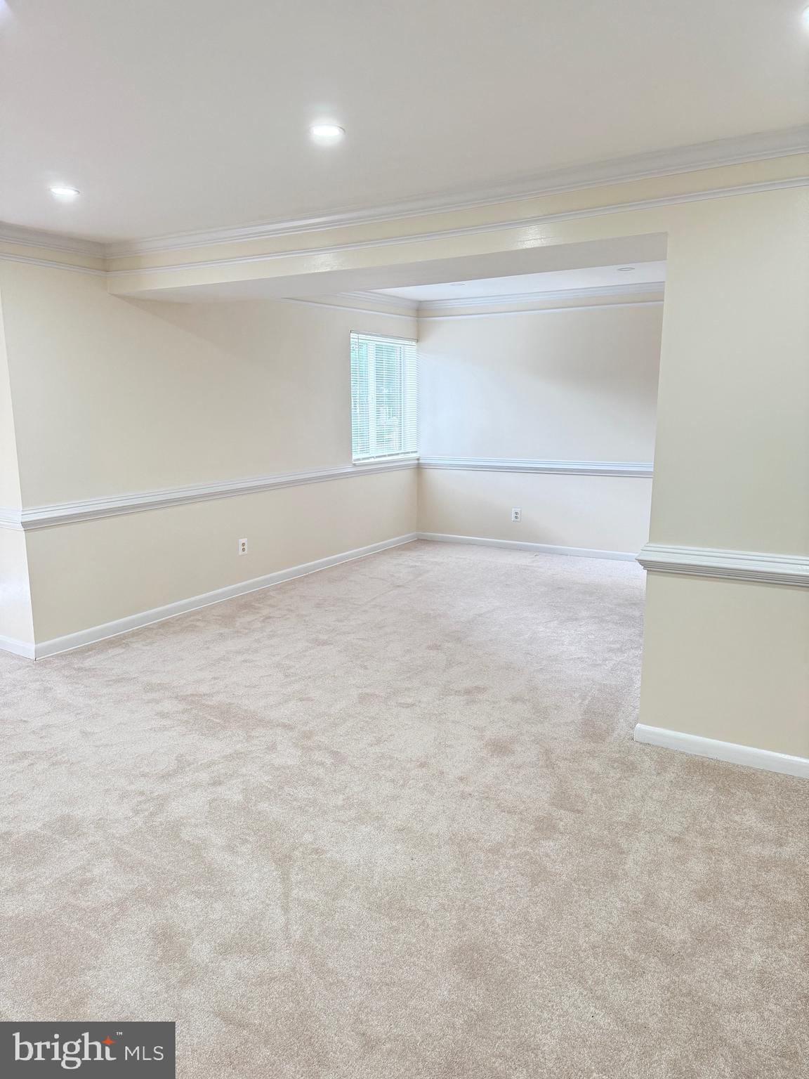 MONTGOMERY VILLAGE - Residential Lease