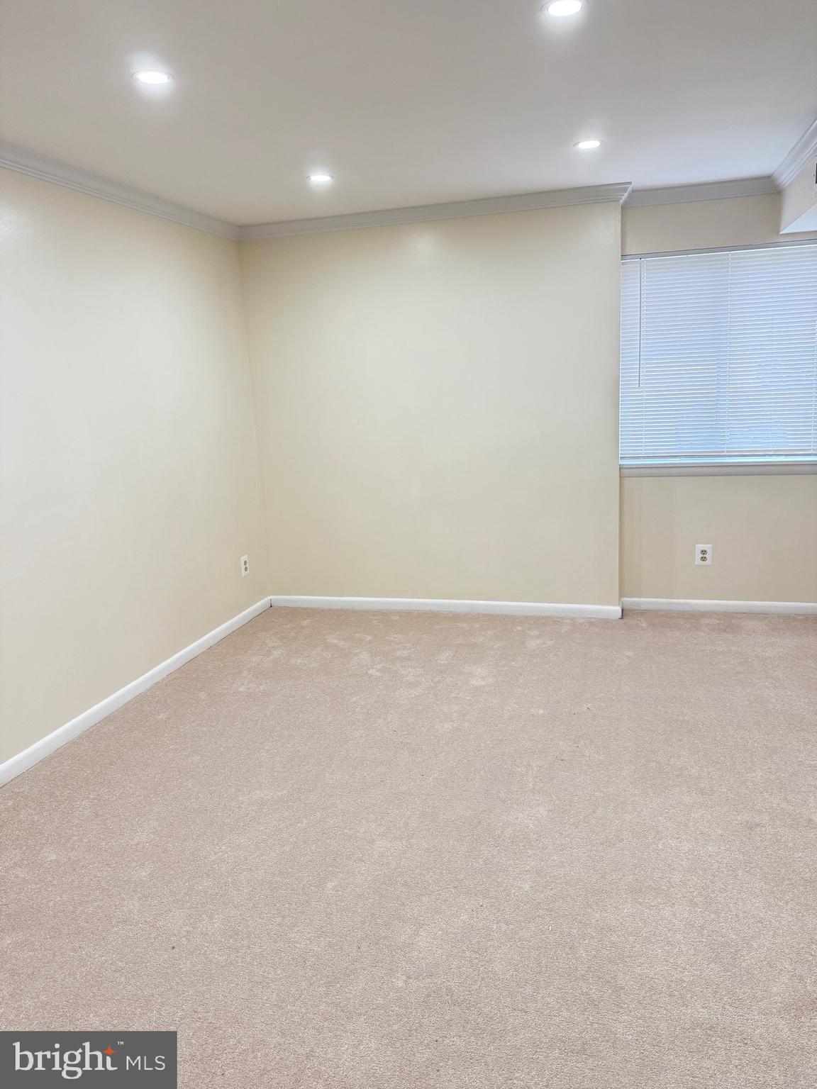 MONTGOMERY VILLAGE - Residential Lease