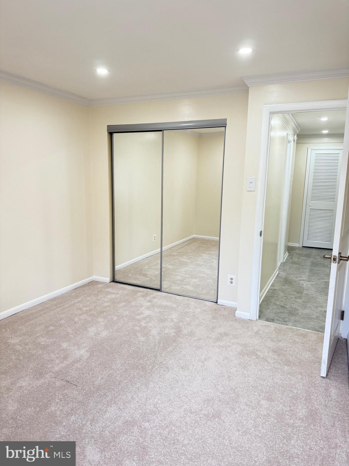 MONTGOMERY VILLAGE - Residential Lease